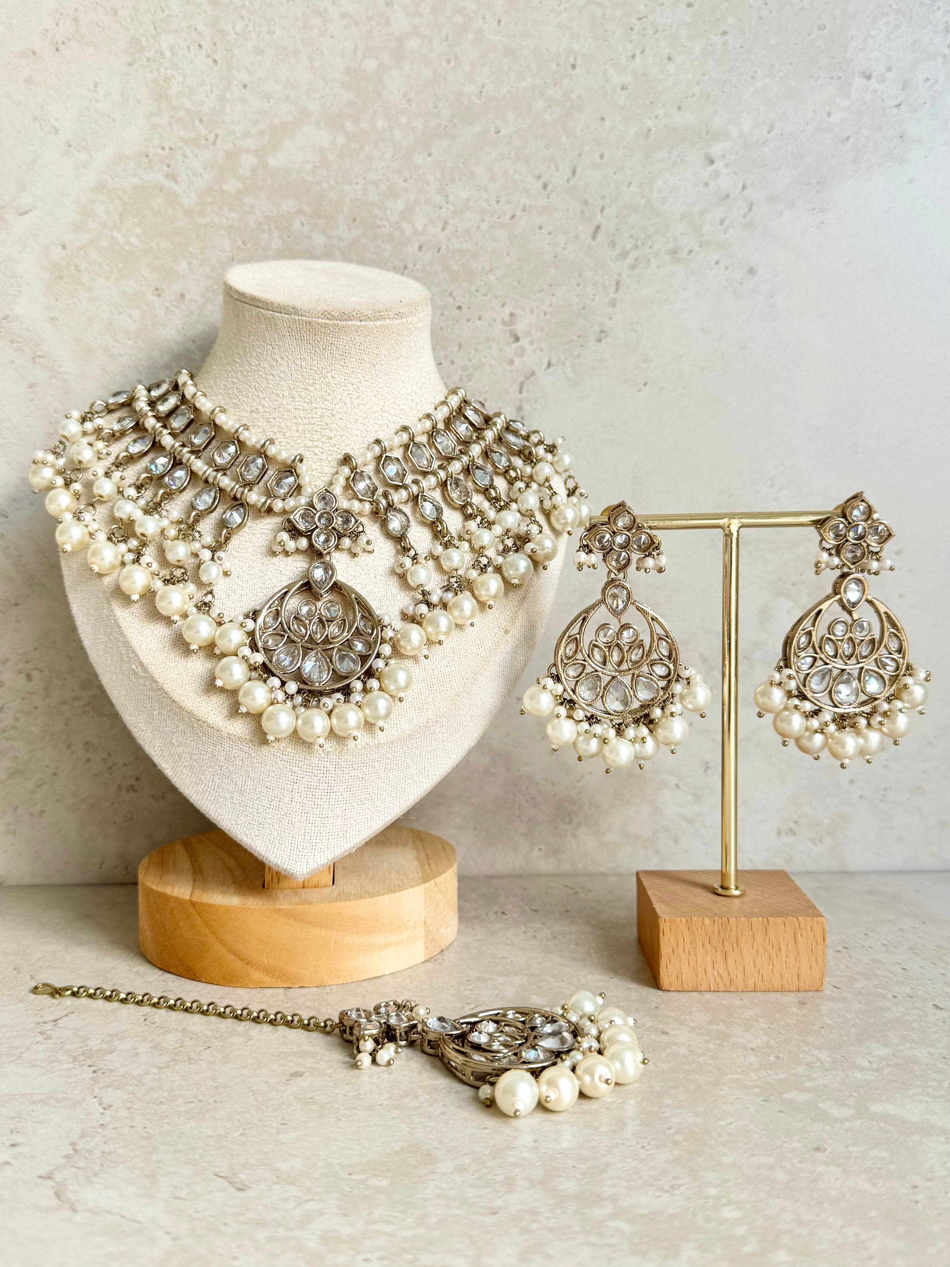 Divya Necklace Set