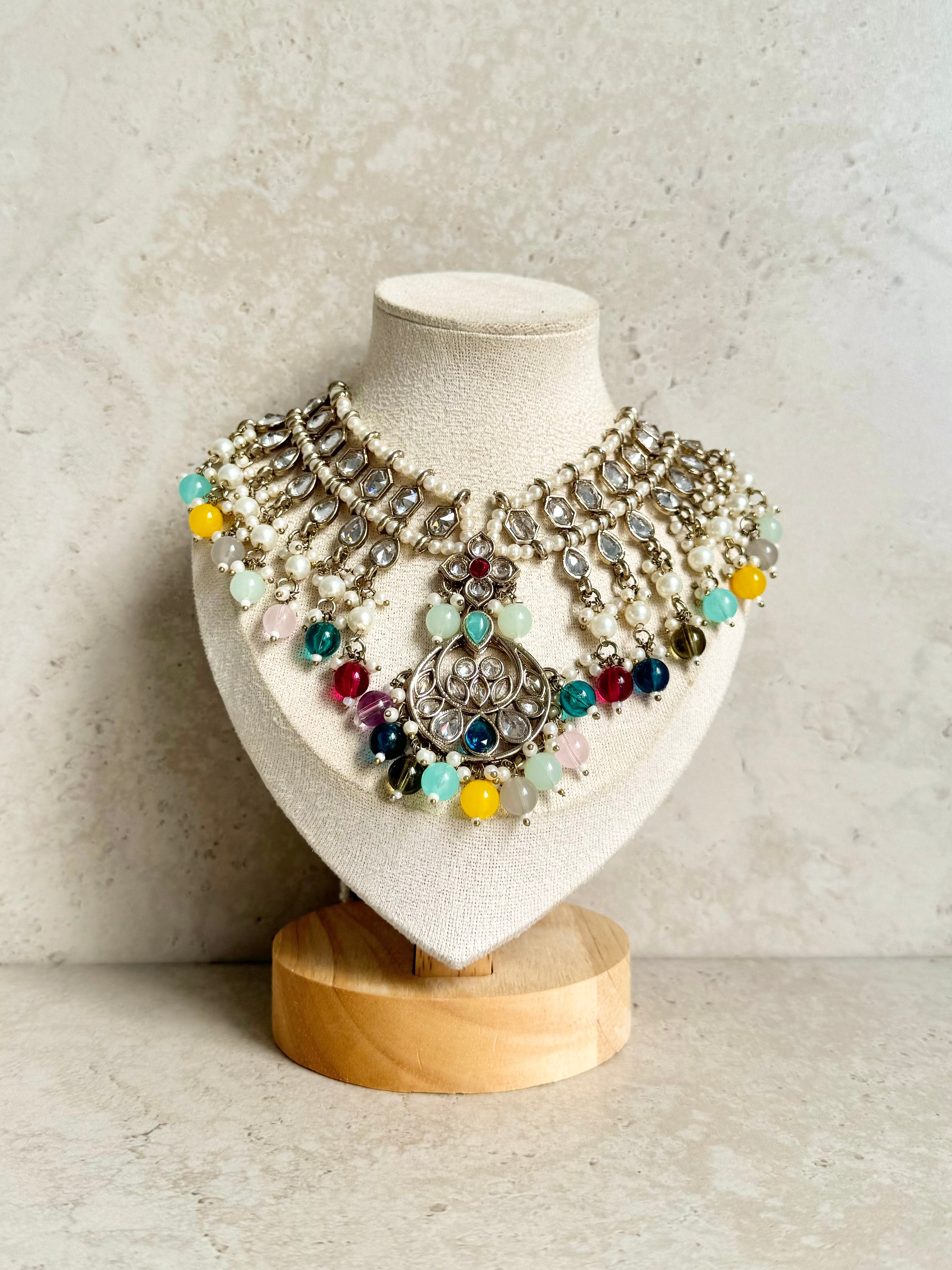 Divya Necklace Set