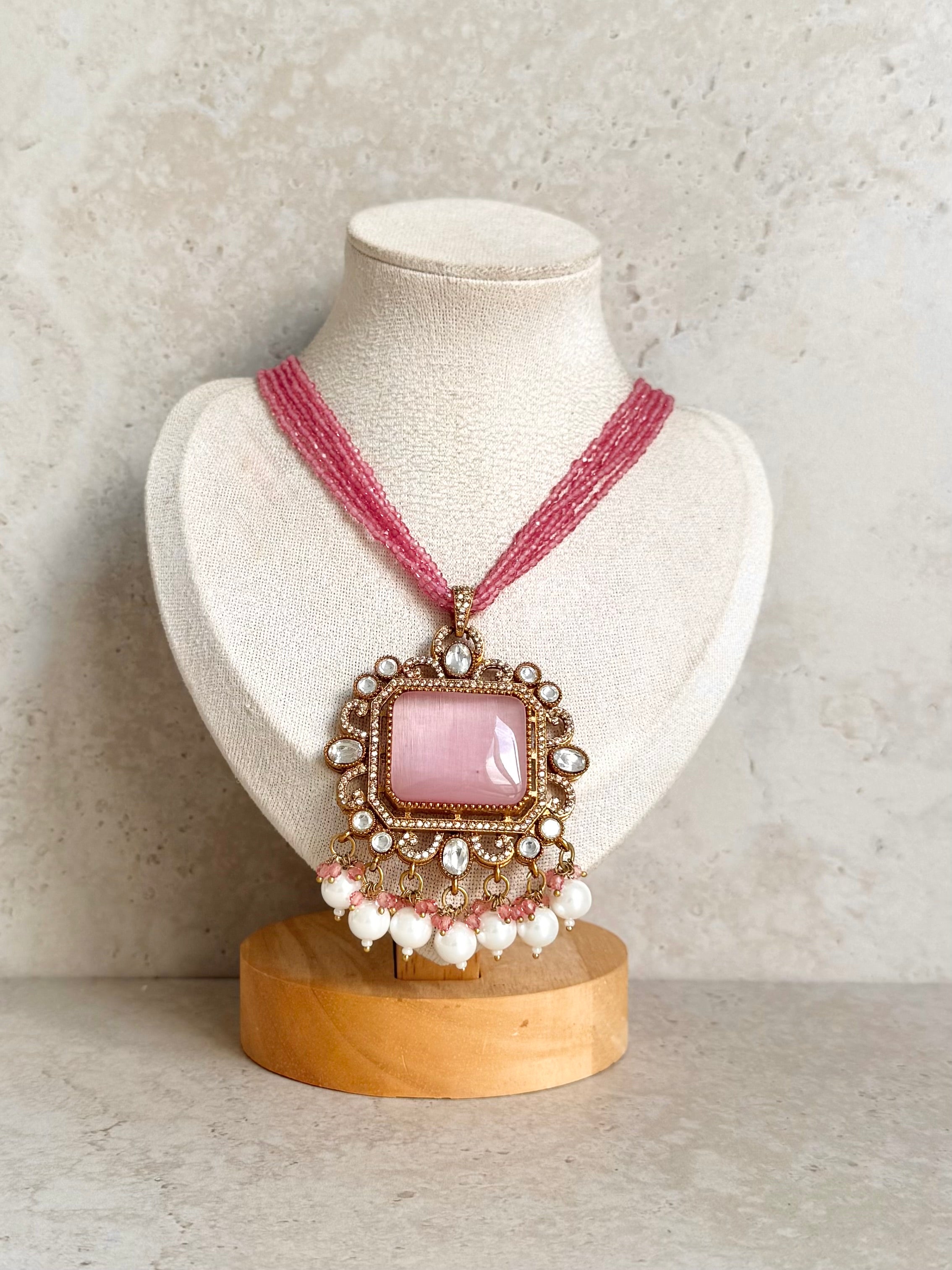 Gurnaz Necklace Set