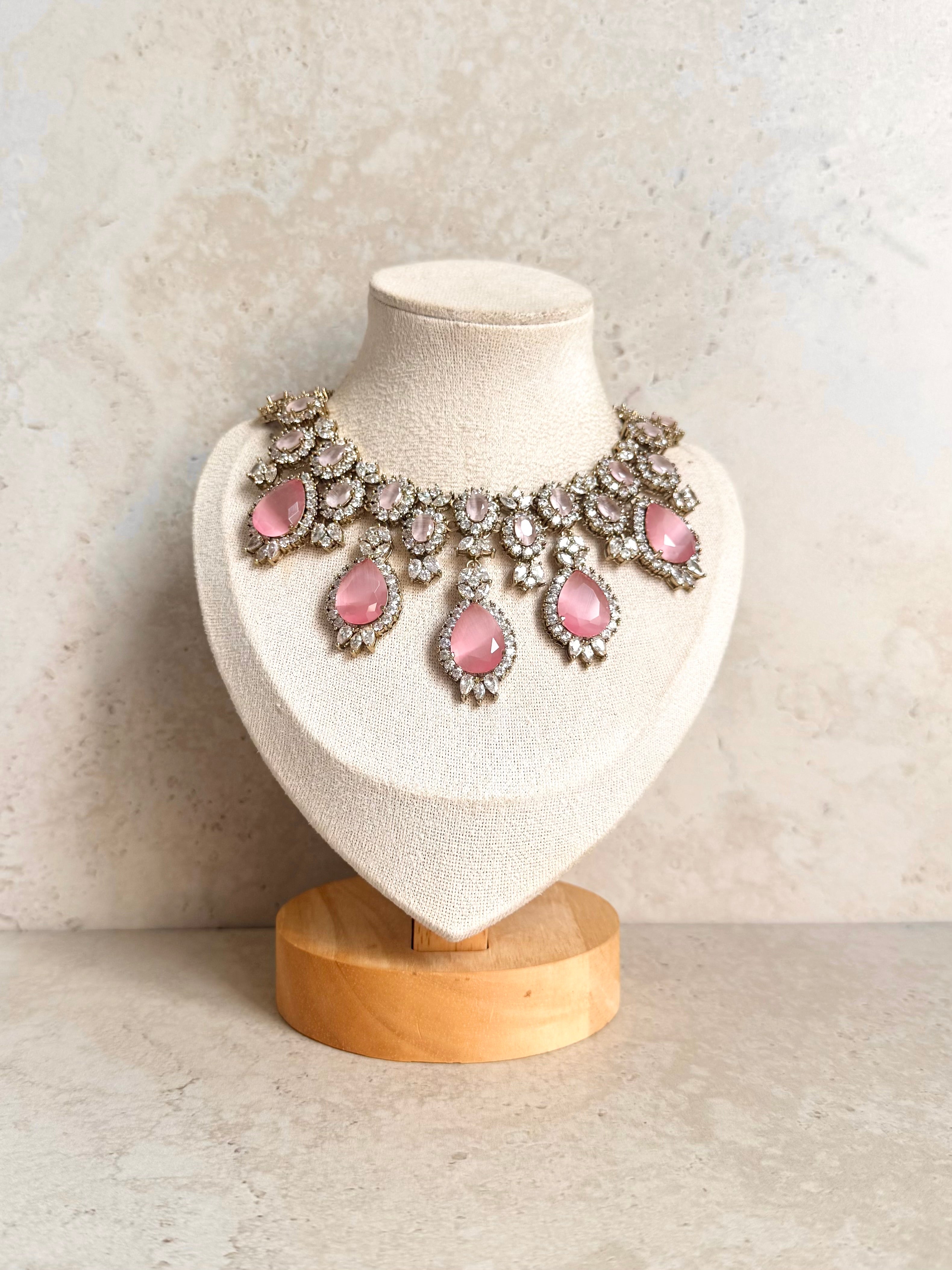 Nimrat Necklace Set