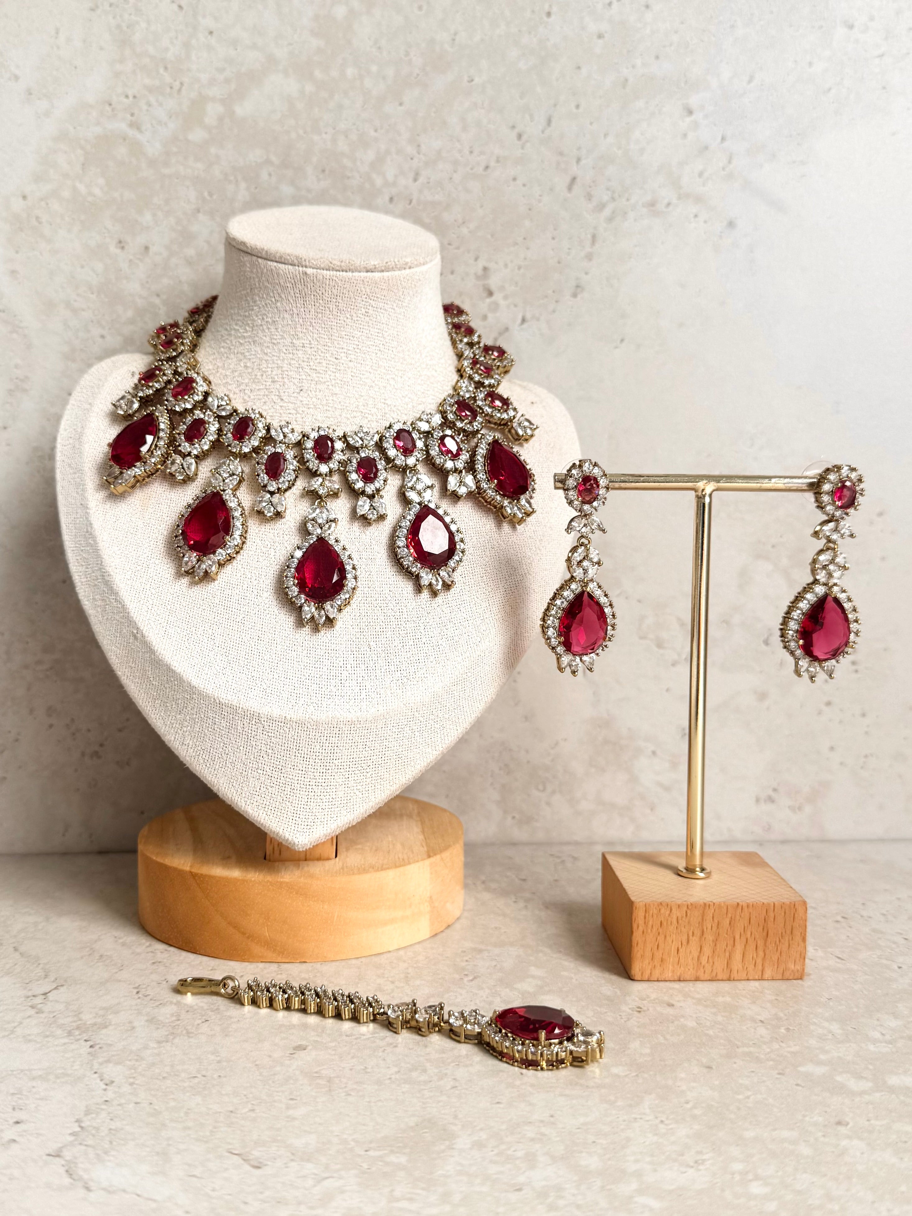 Nimrat Necklace Set