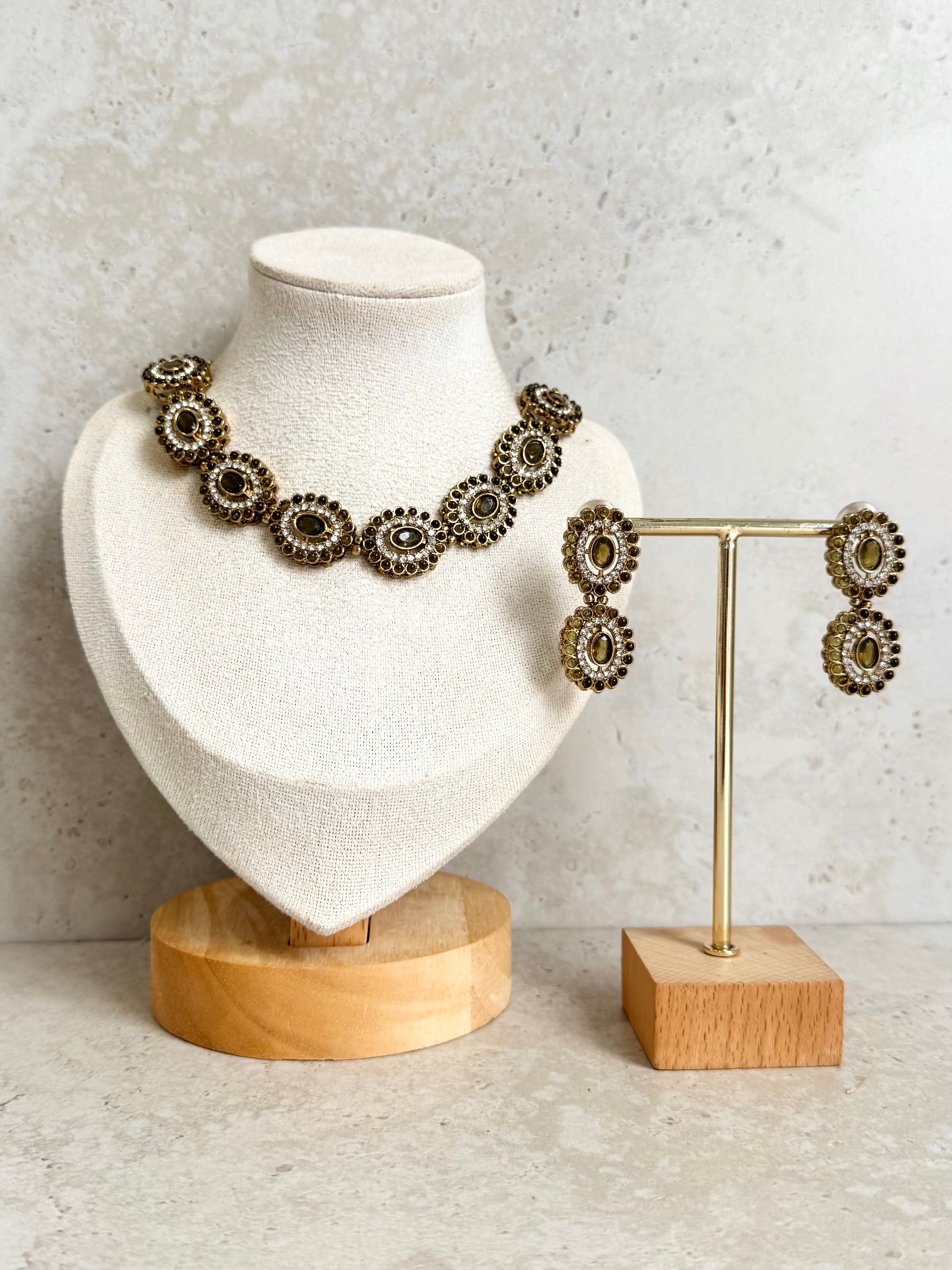 Preet Necklace Set