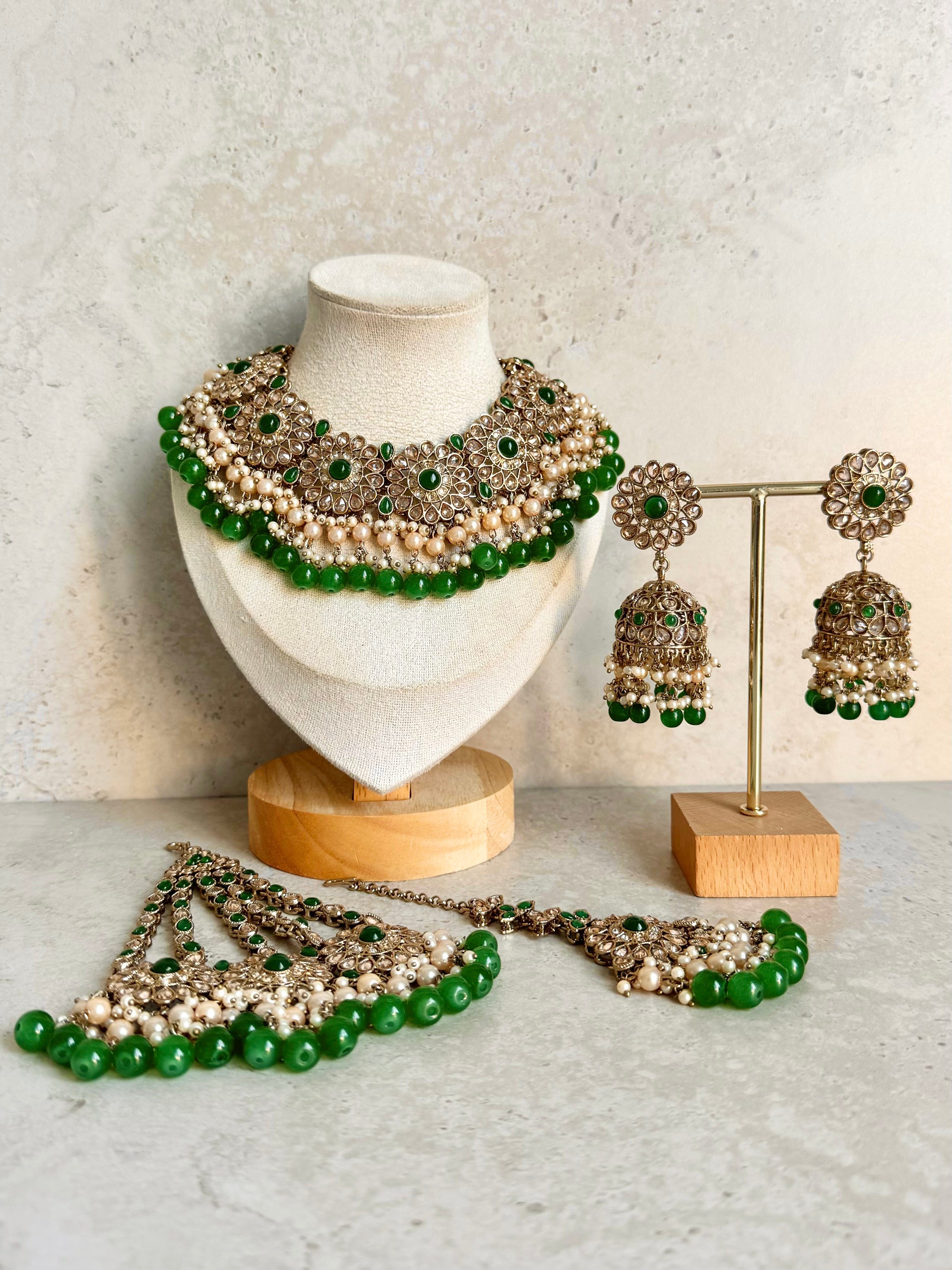 Aruhi Necklace Set