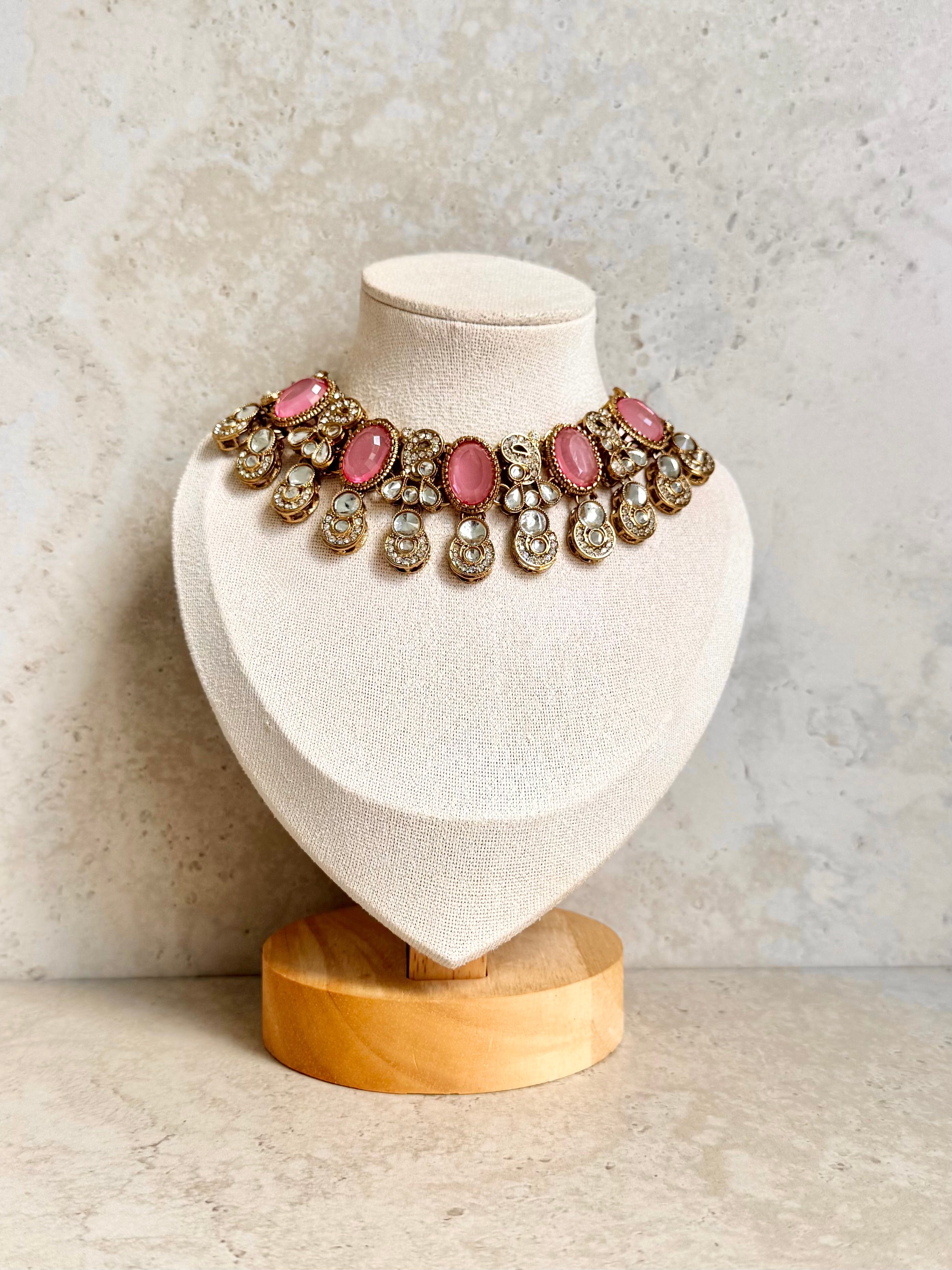 Parneet Necklace Set