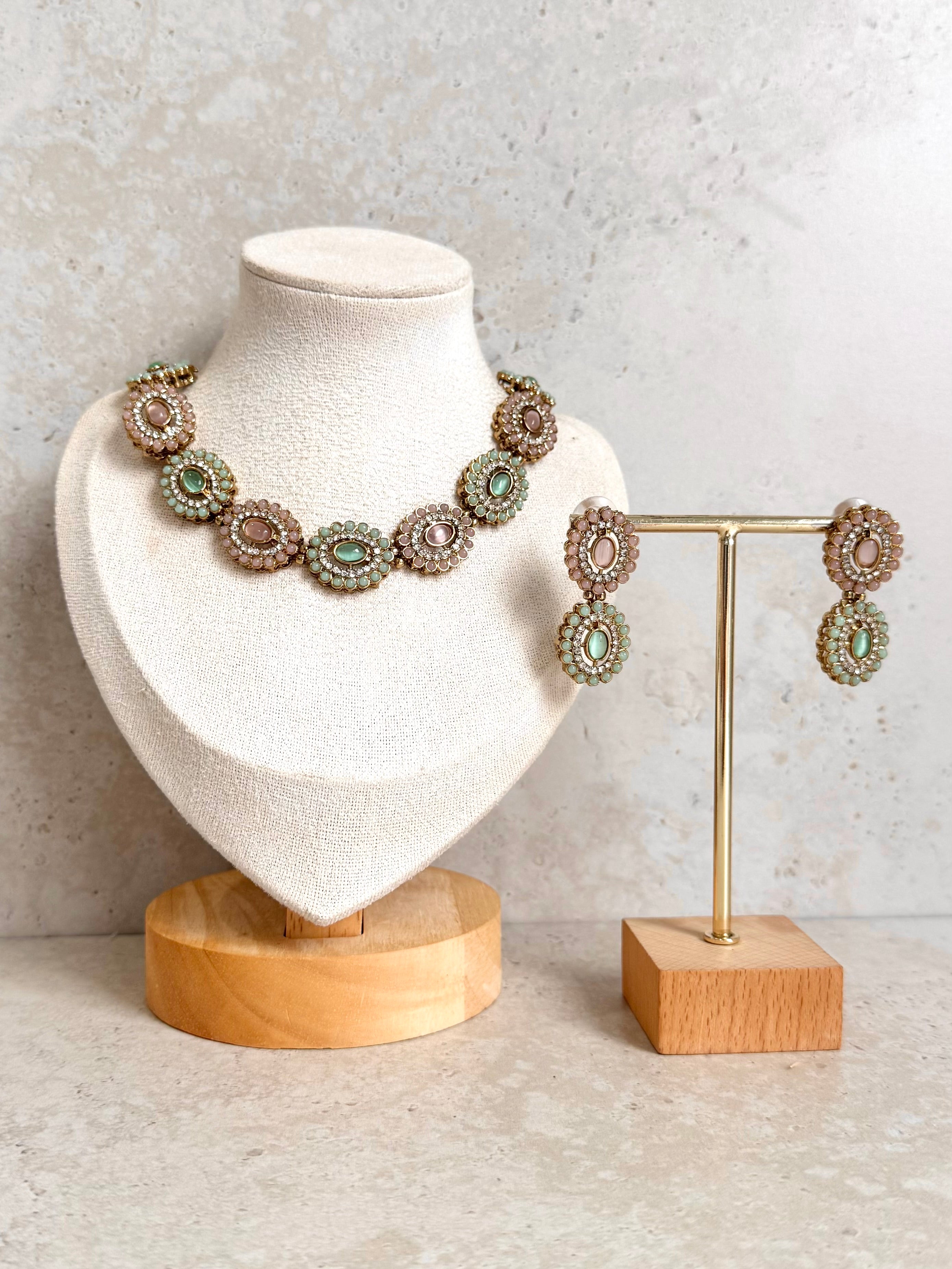 Preet Necklace Set
