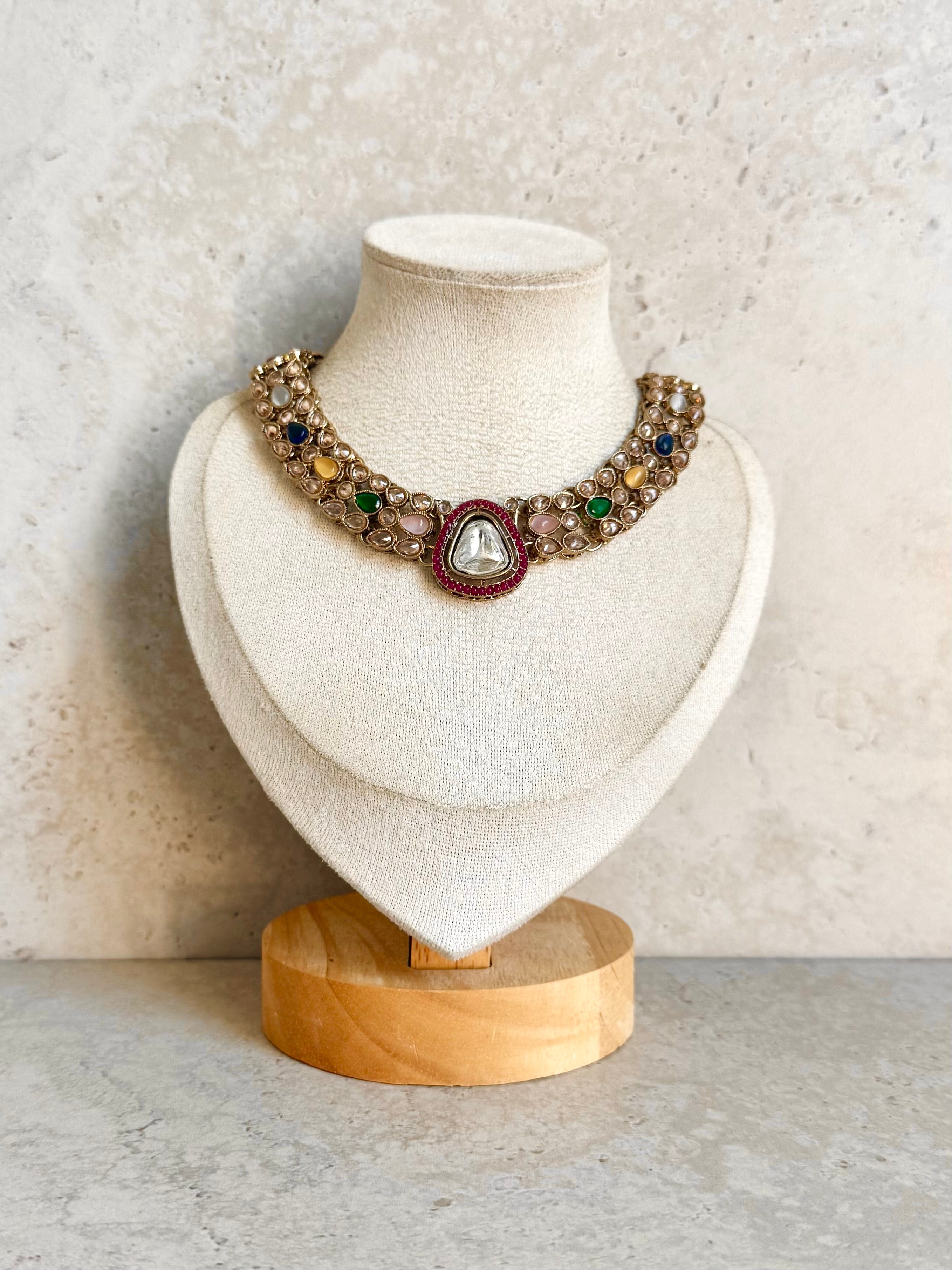 Aiza Necklace Set