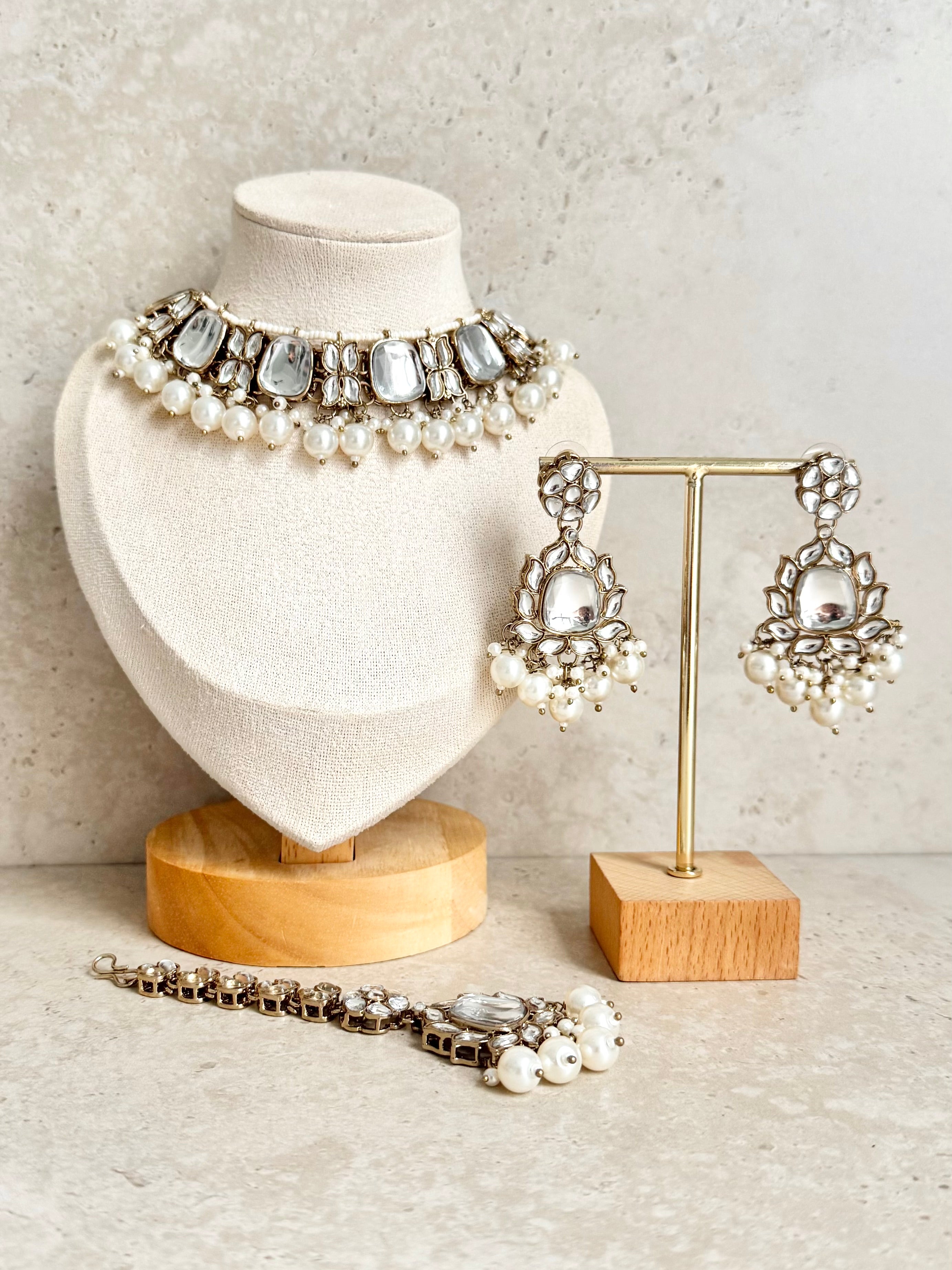 Ishana Necklace Set