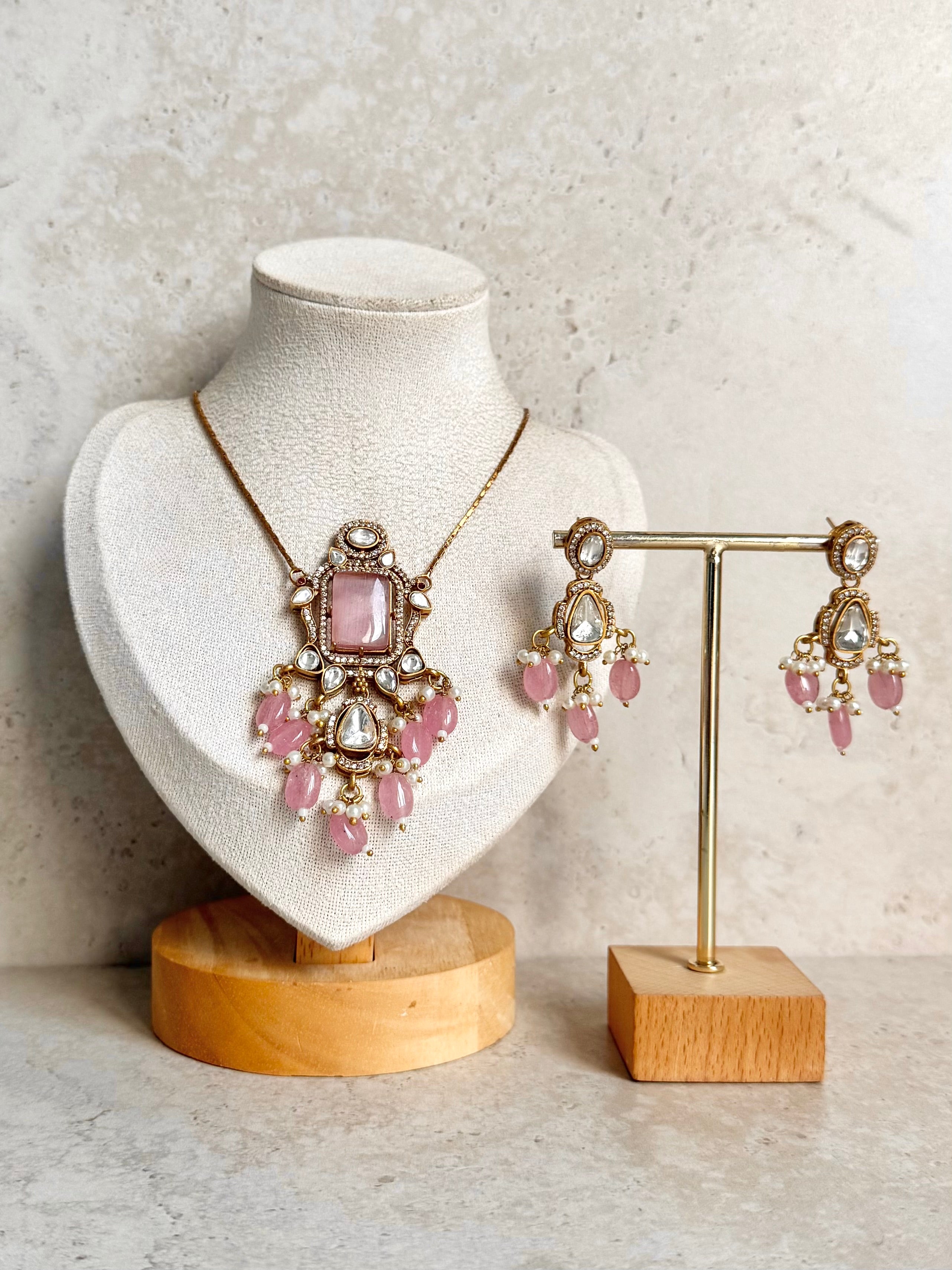 Pragati Necklace Set