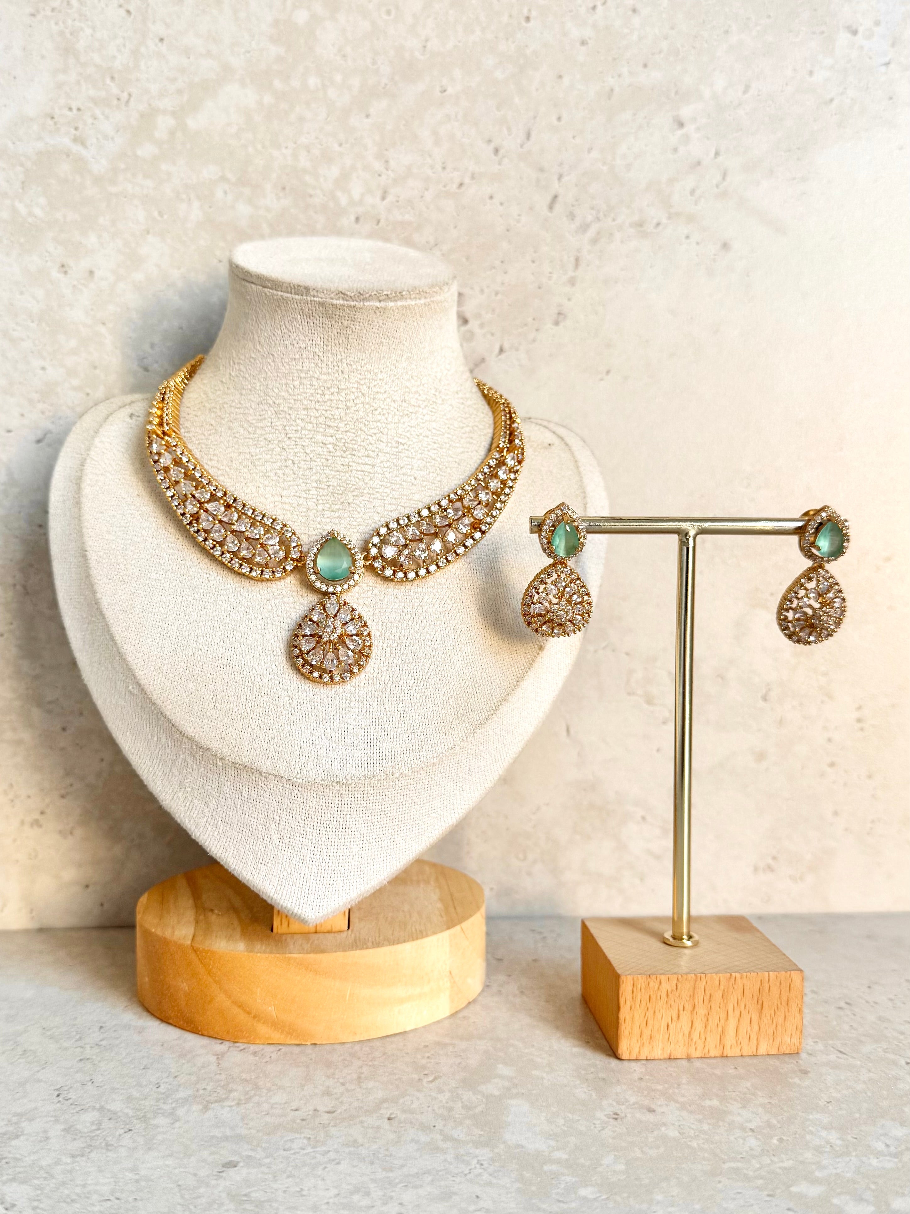 Nia Necklace Set