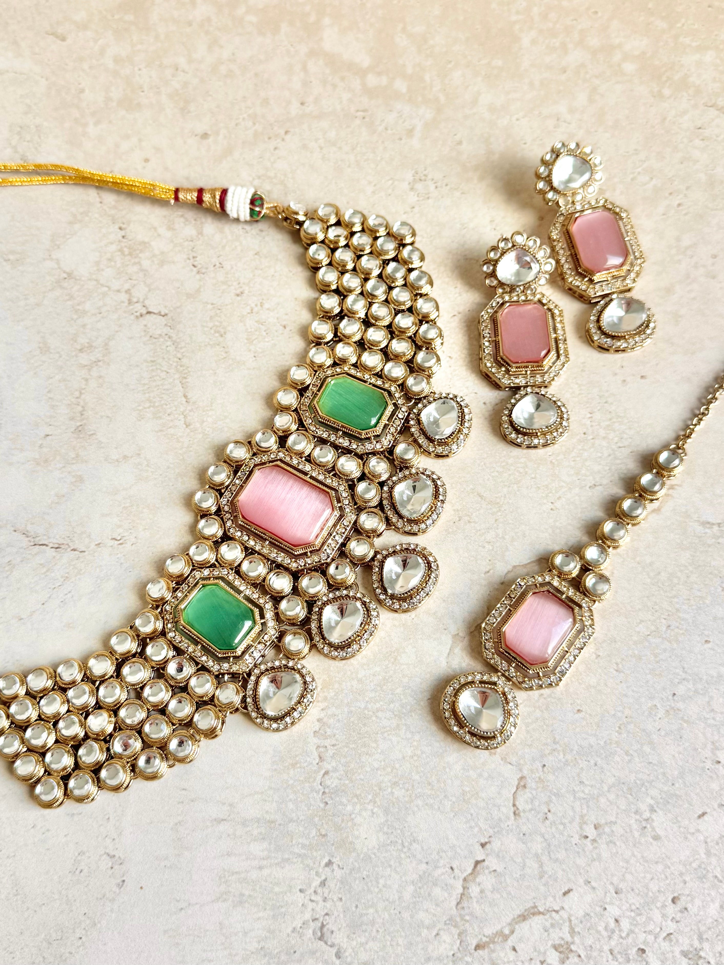 Usma Necklace Set