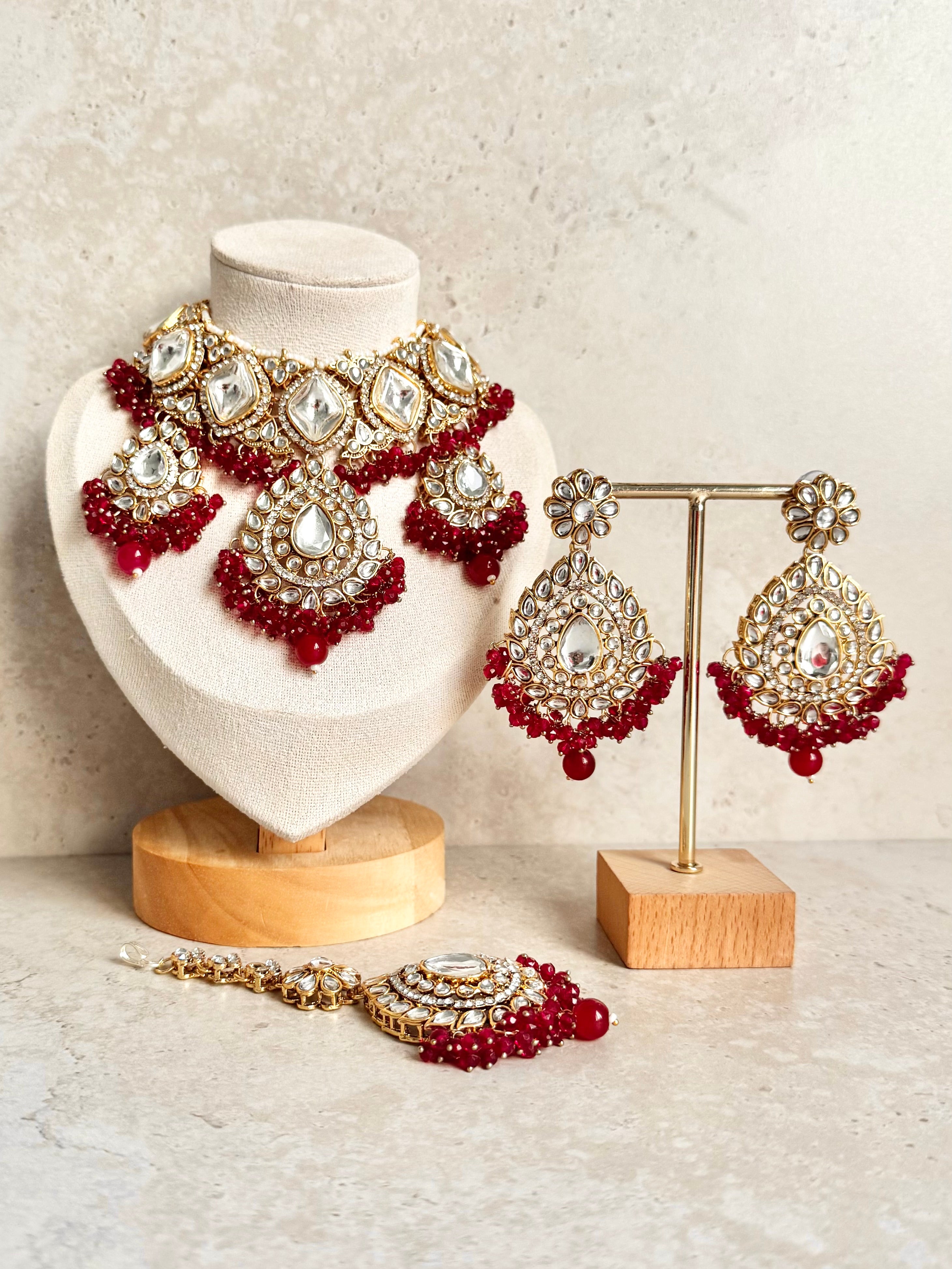 Avira Necklace Set