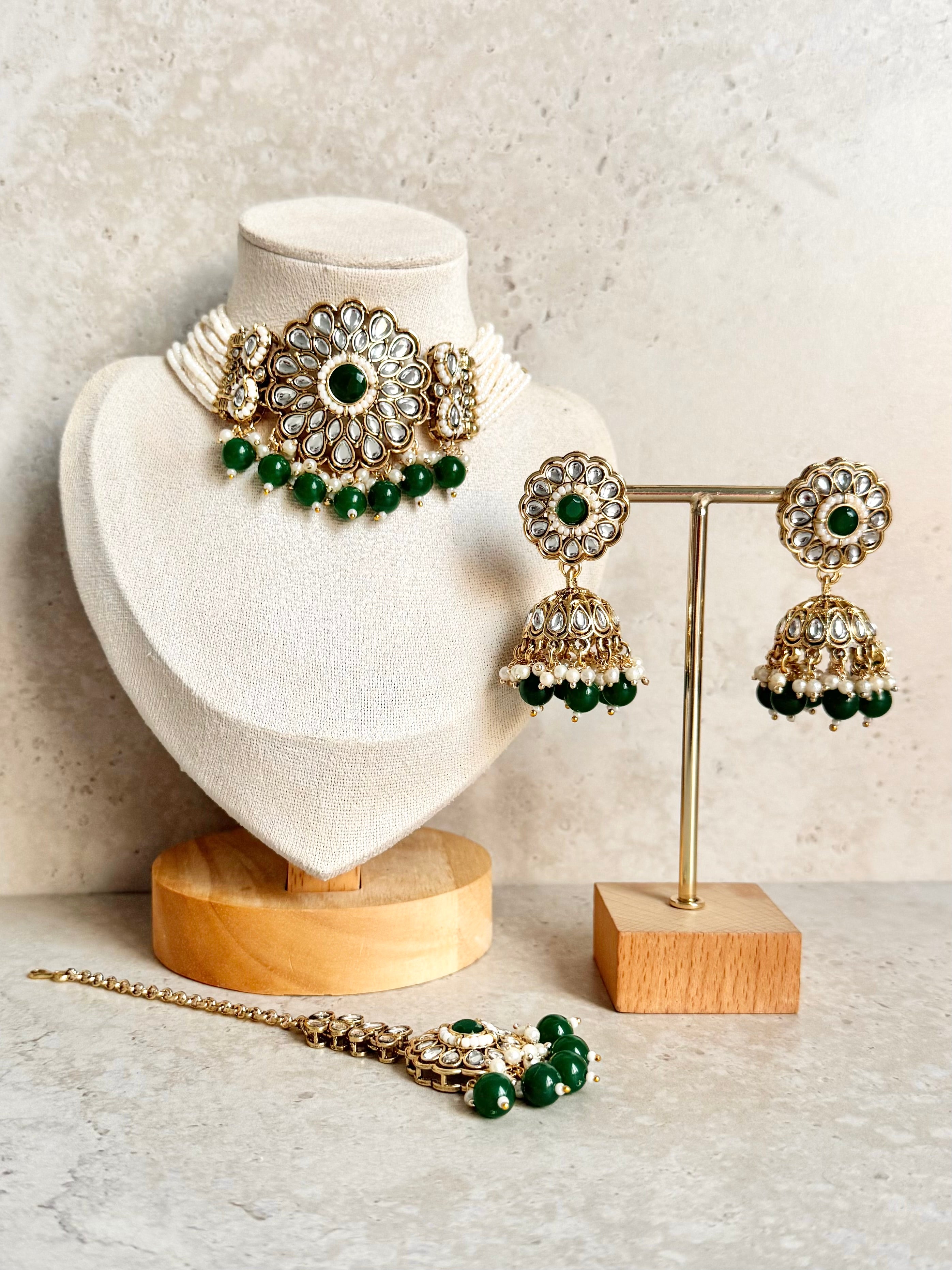 Eshani Necklace Set