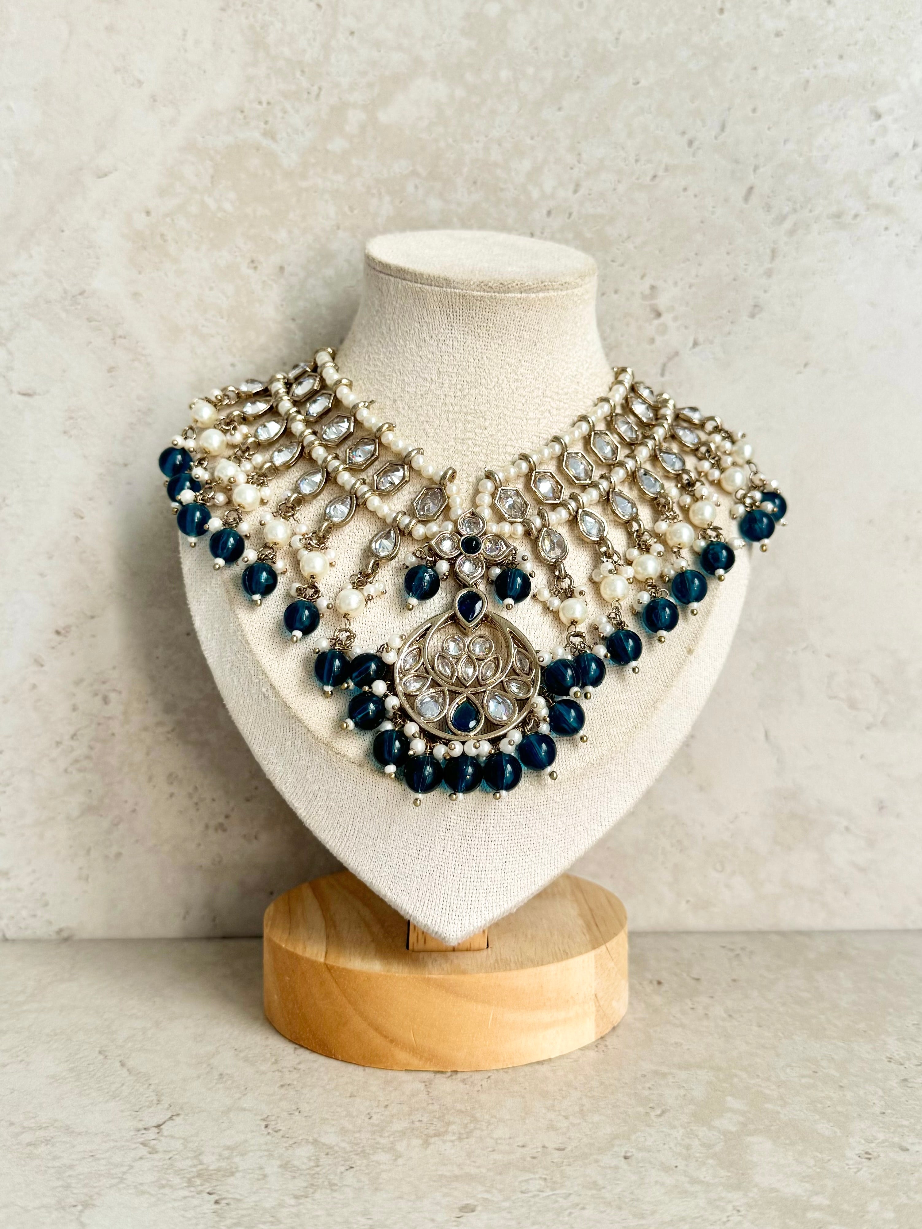 Divya Necklace Set