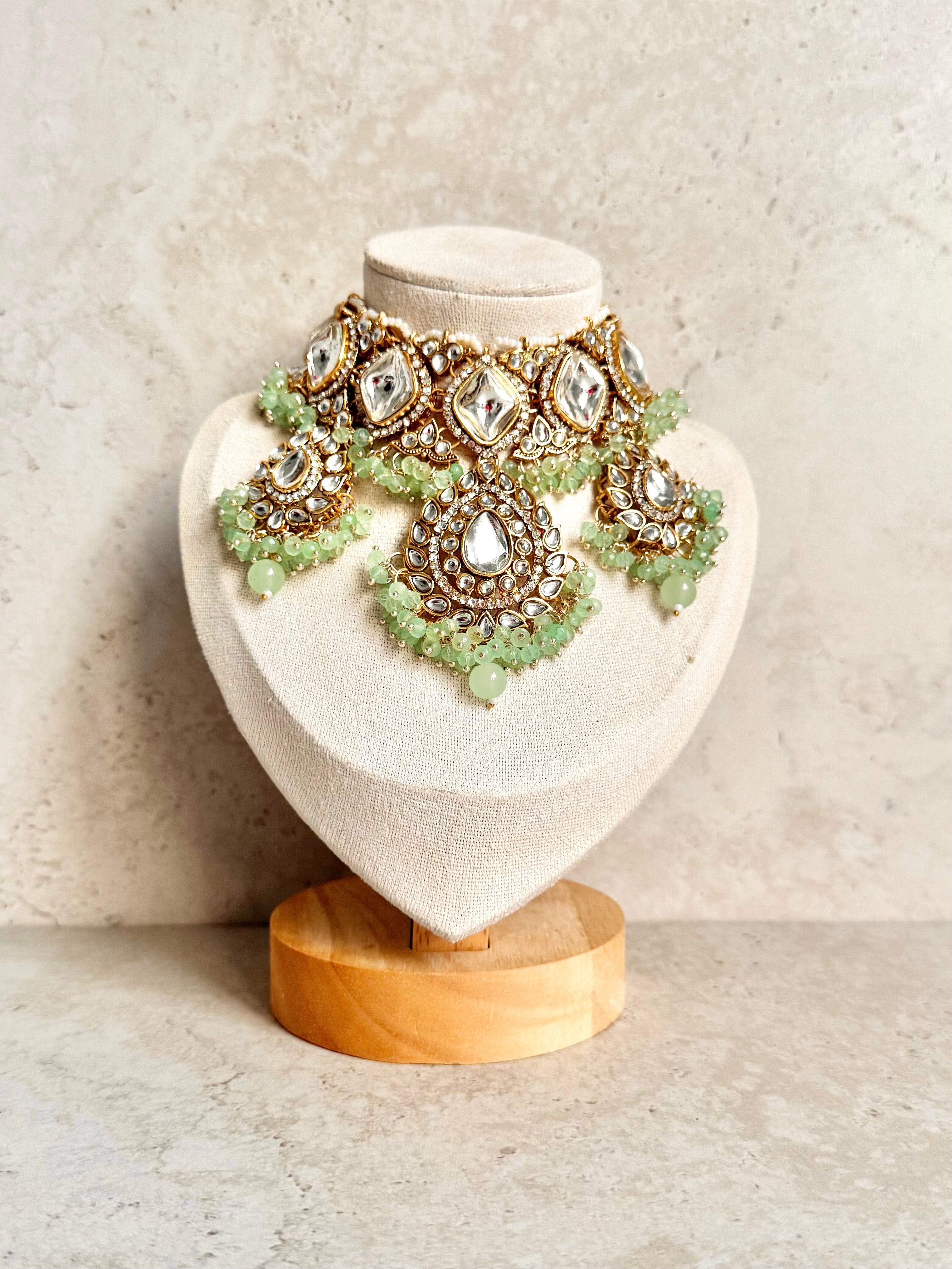 Avira Necklace Set
