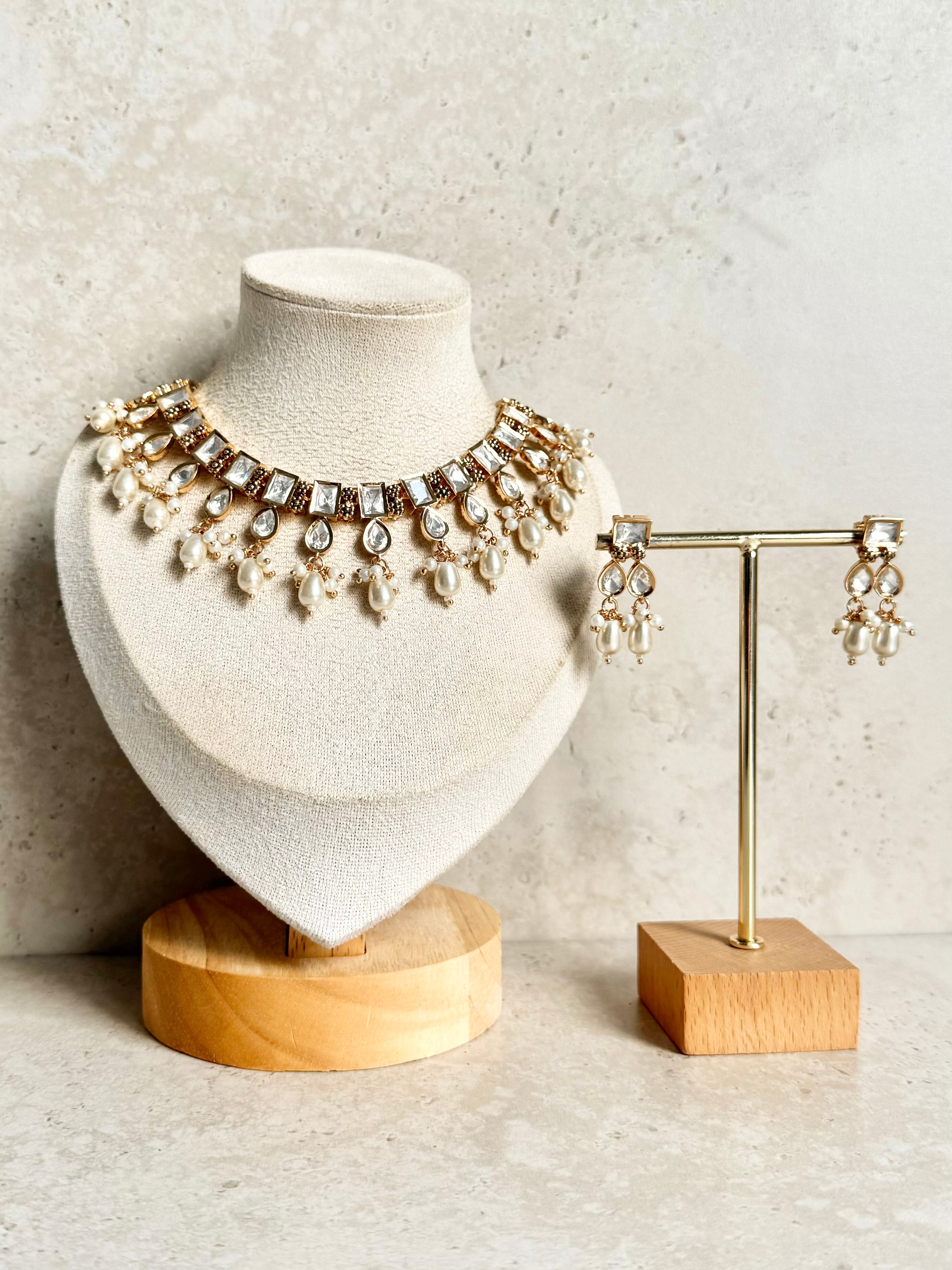 Arsh Necklace Set