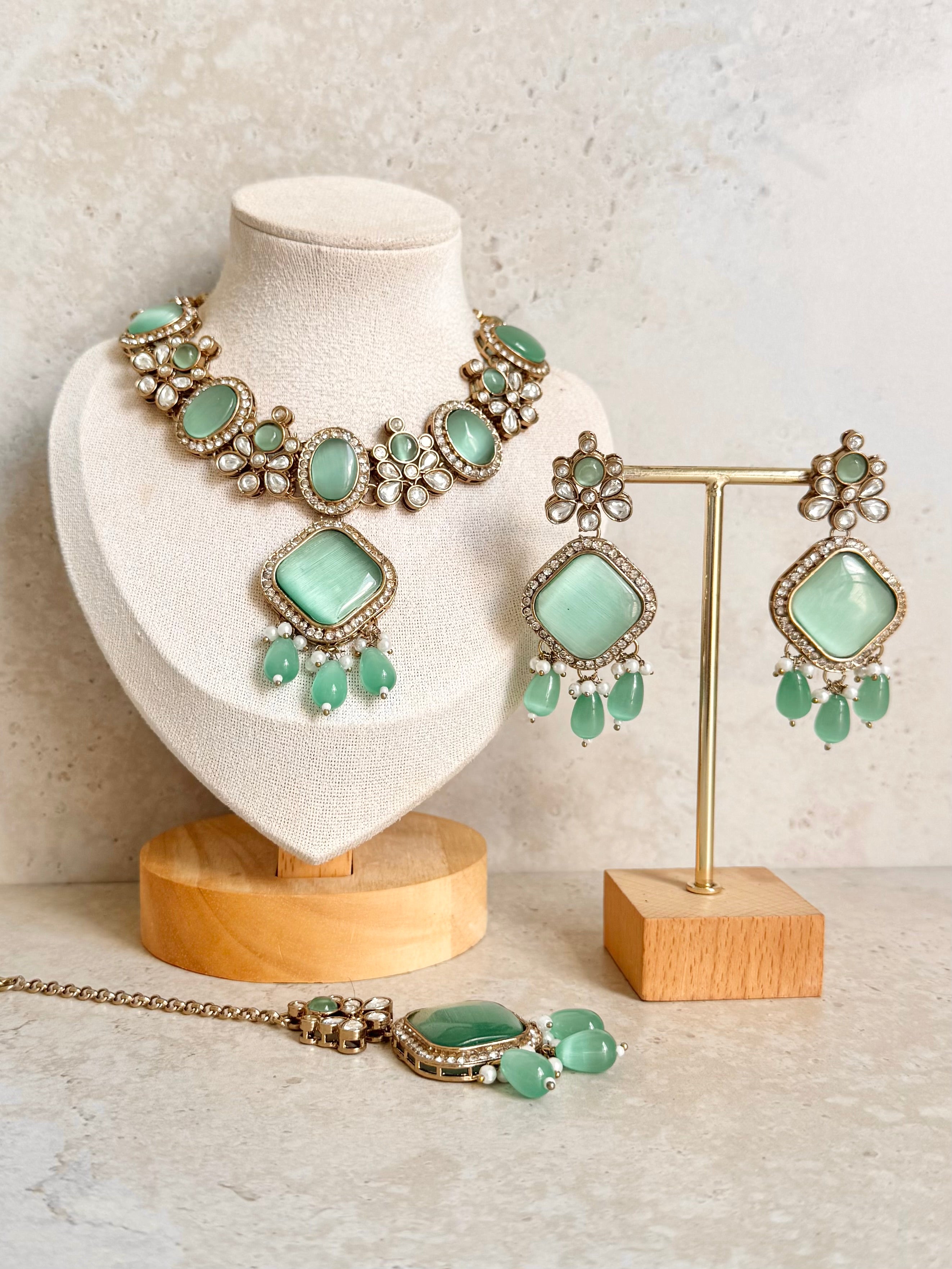 Sargi Necklace Set