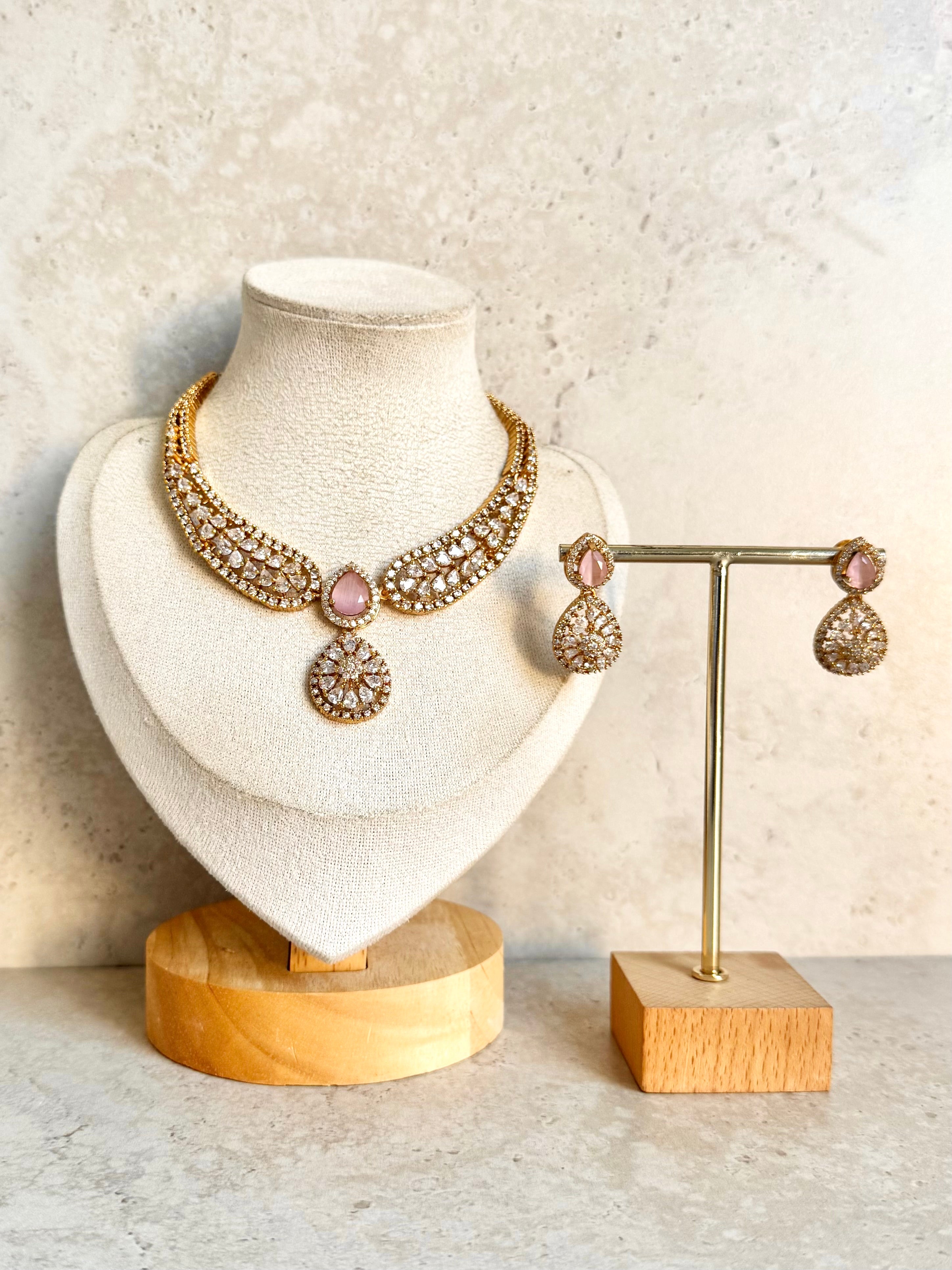 Nia Necklace Set