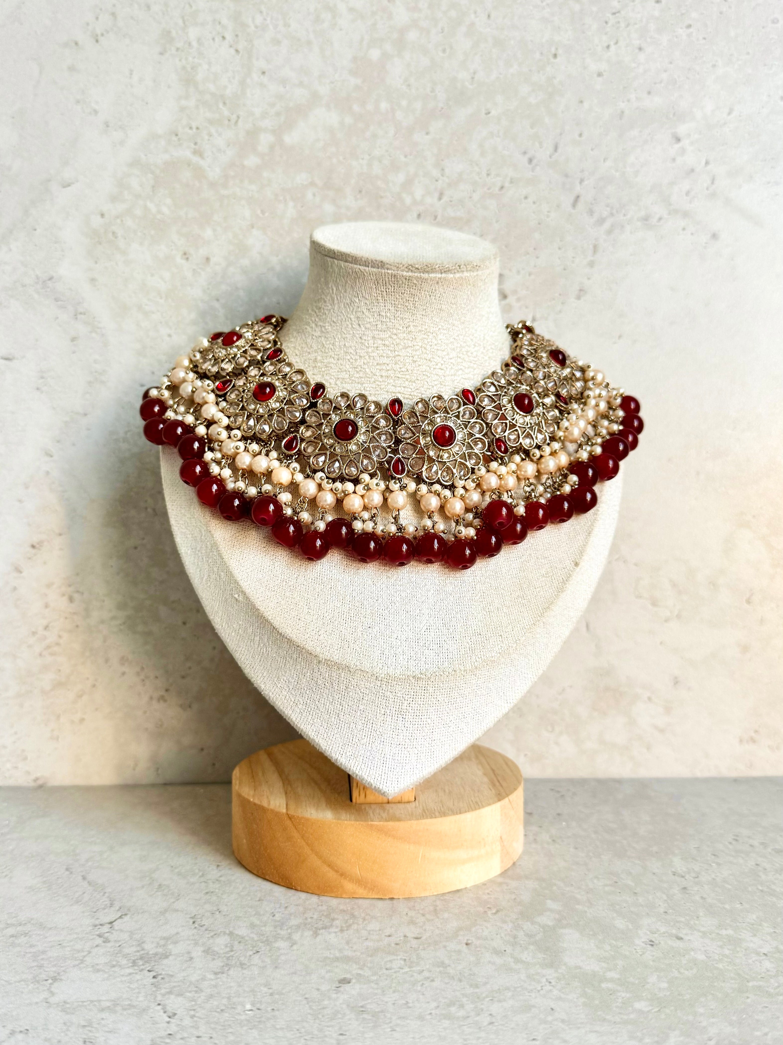 Aruhi Necklace Set