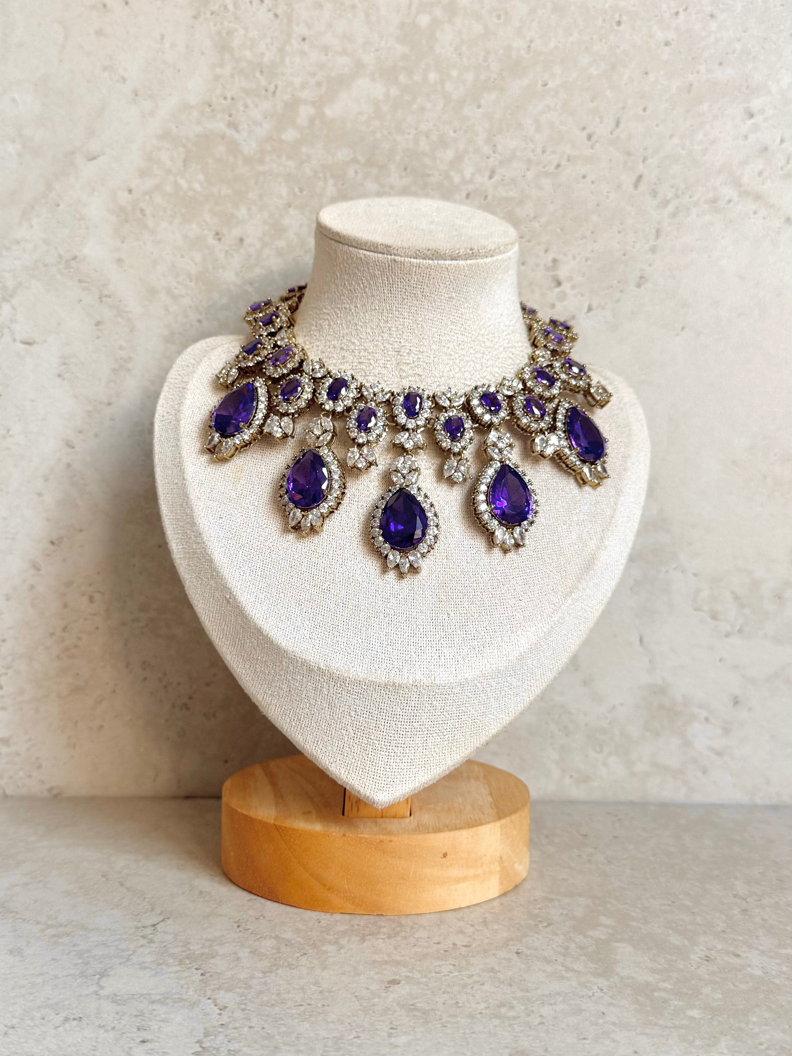 Nimrat Necklace Set