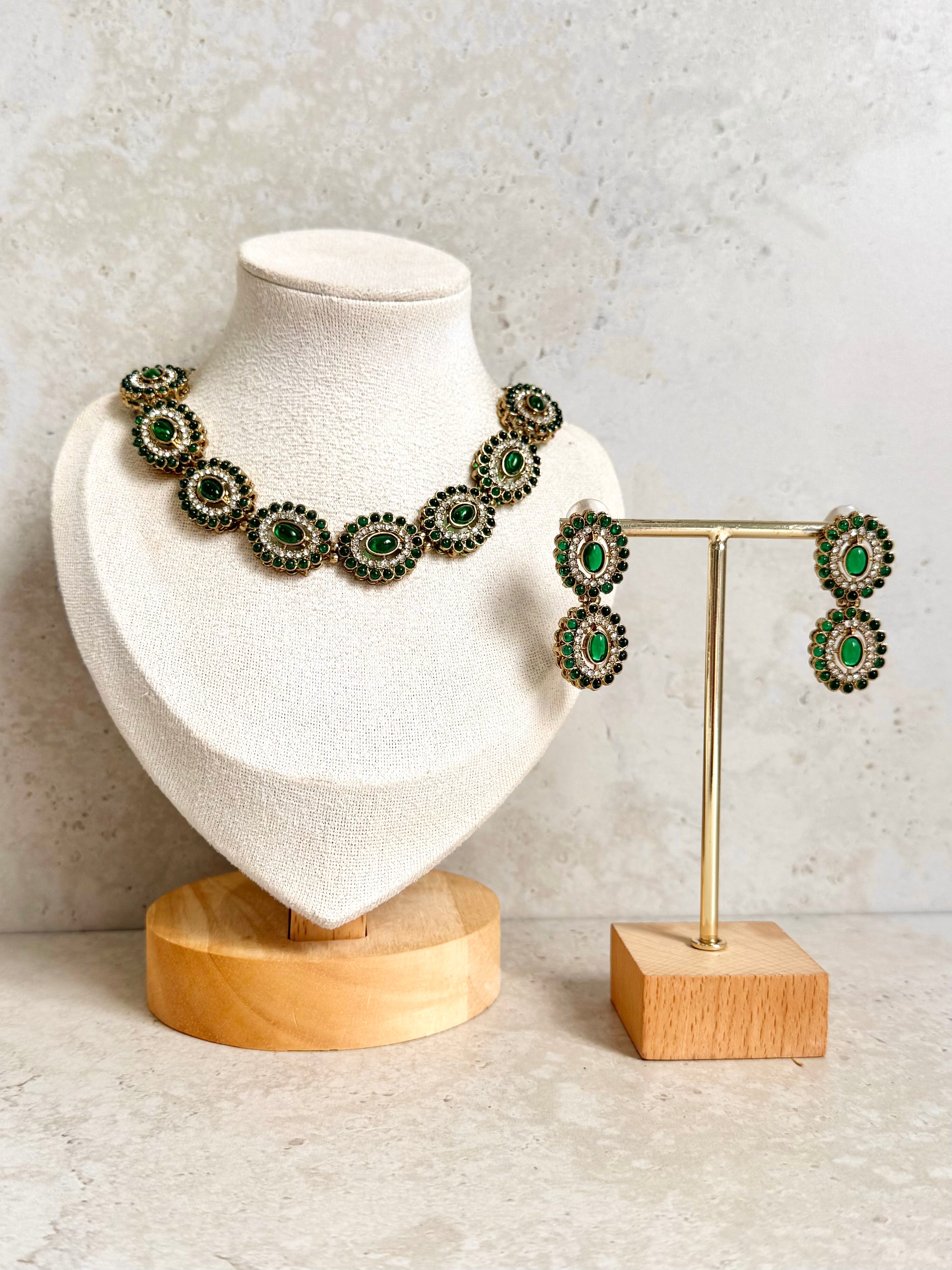 Preet Necklace Set