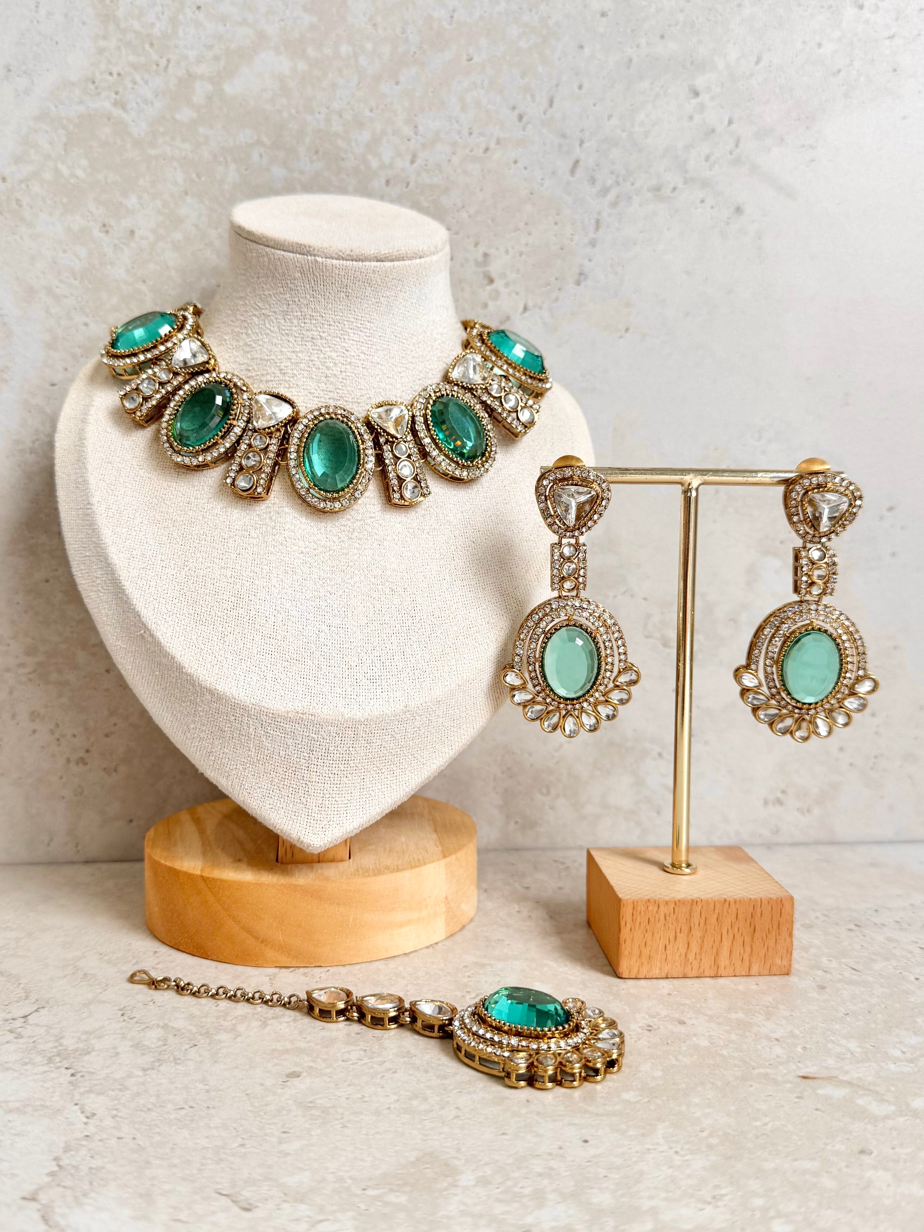 Deevya Necklace Set