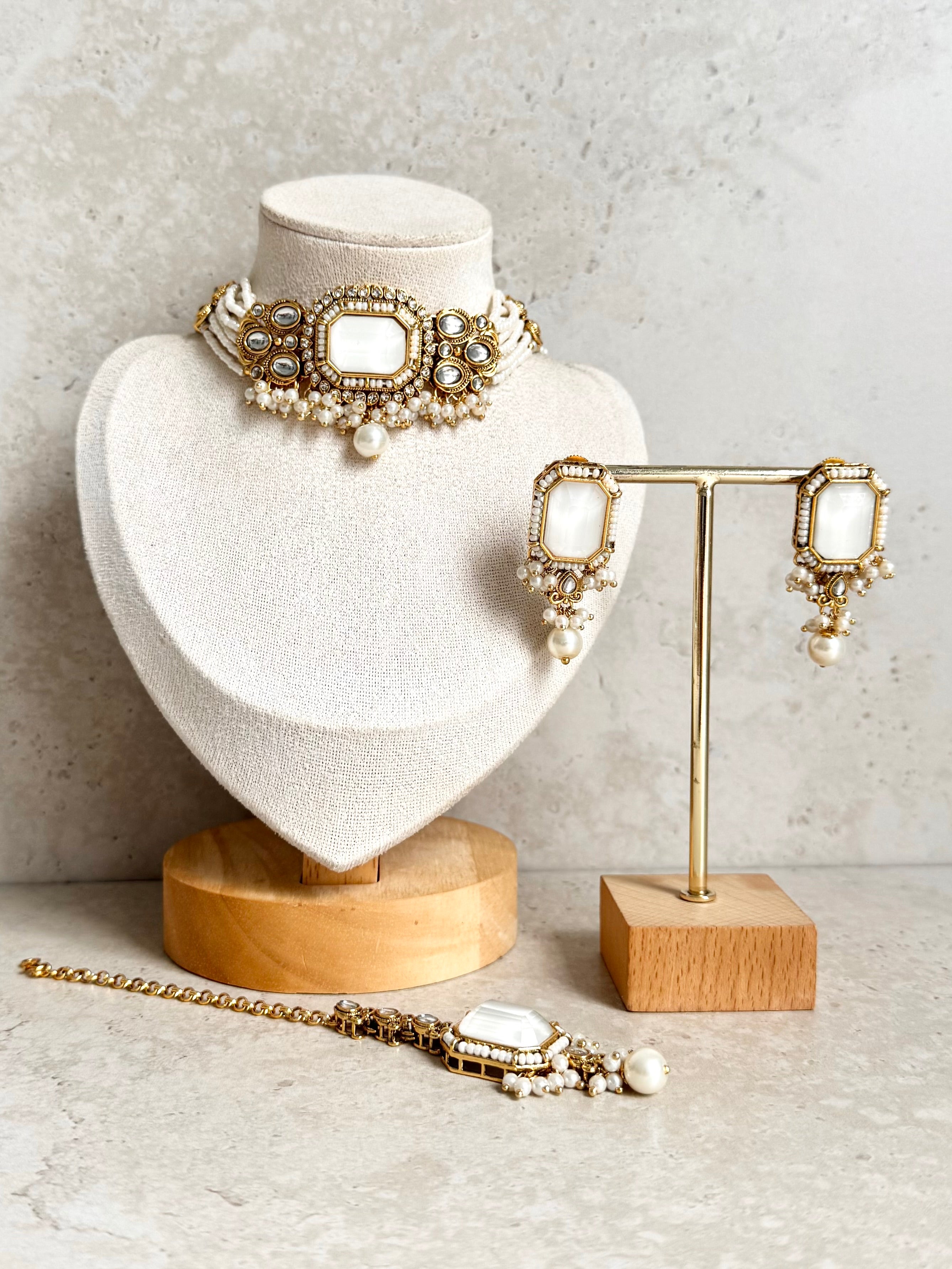 Afia Necklace Set
