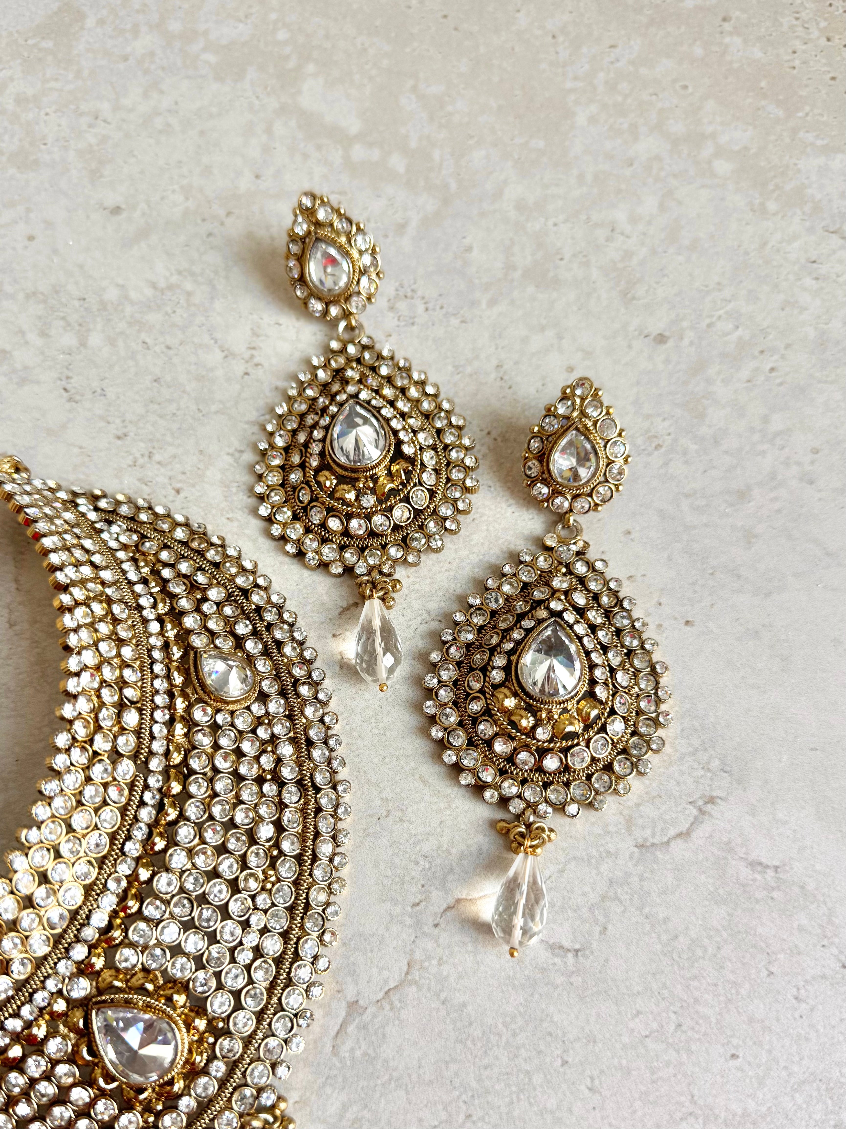 Aveena Necklace Set