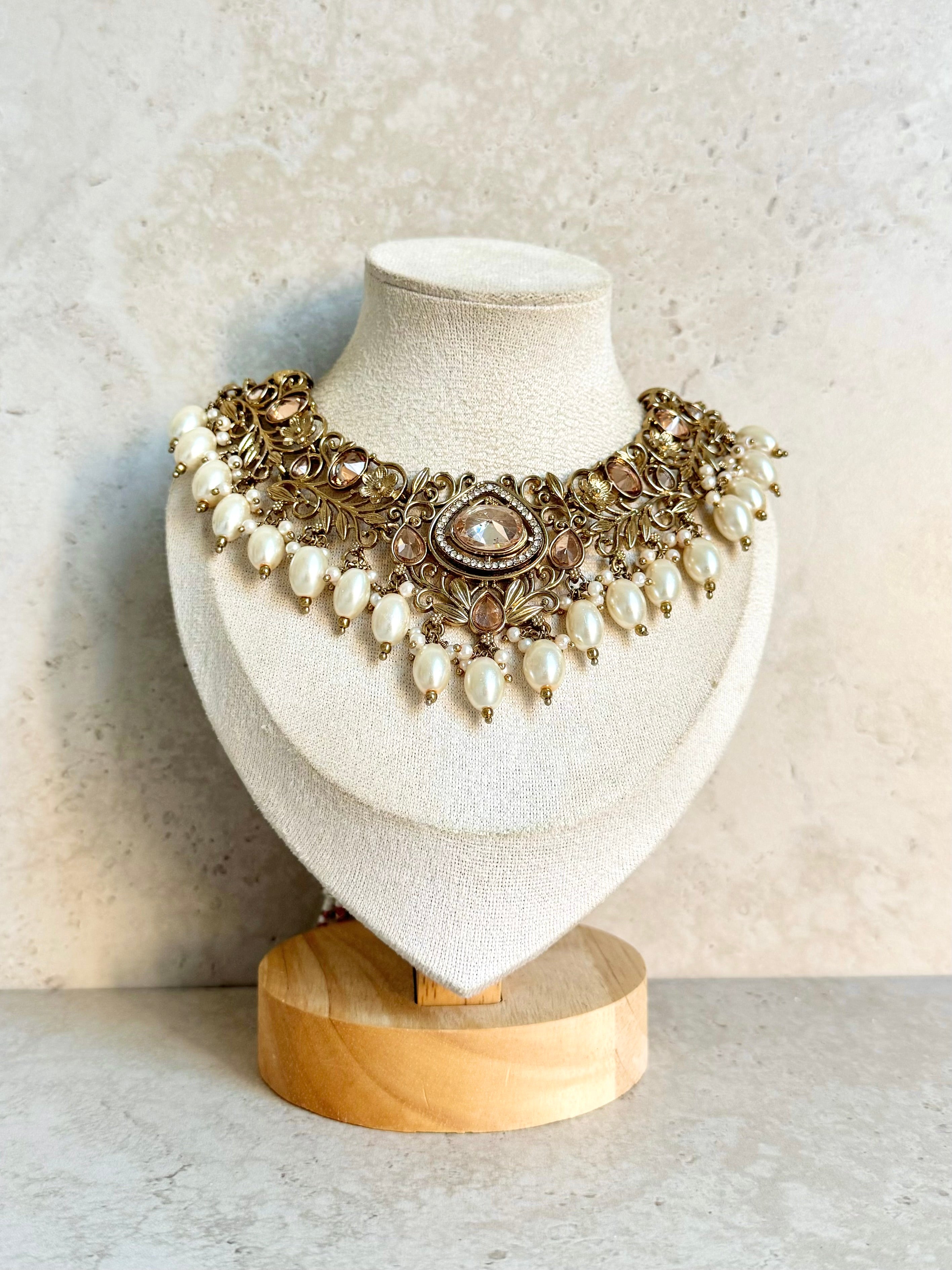 Guneet Necklace Set