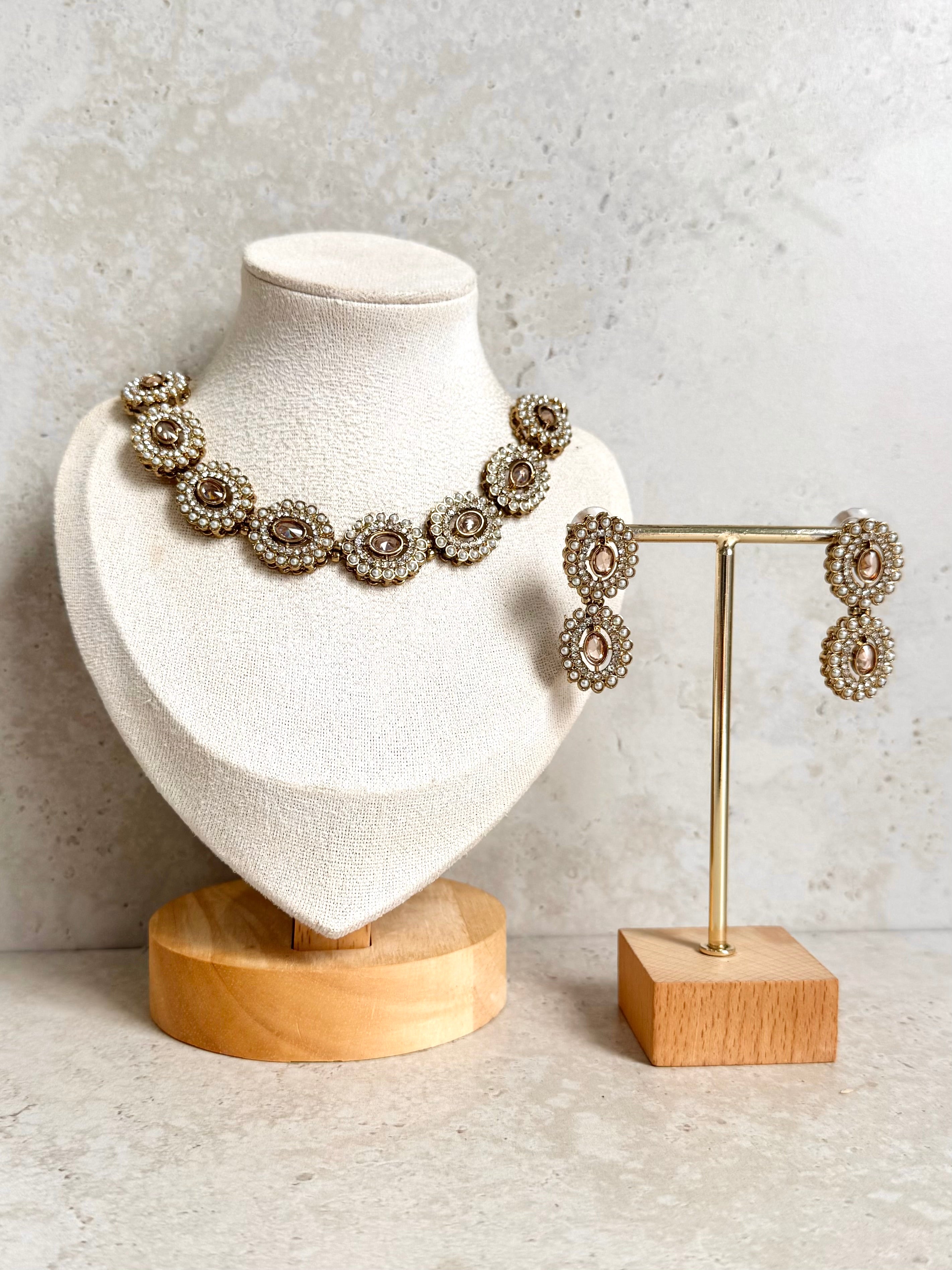 Preet Necklace Set