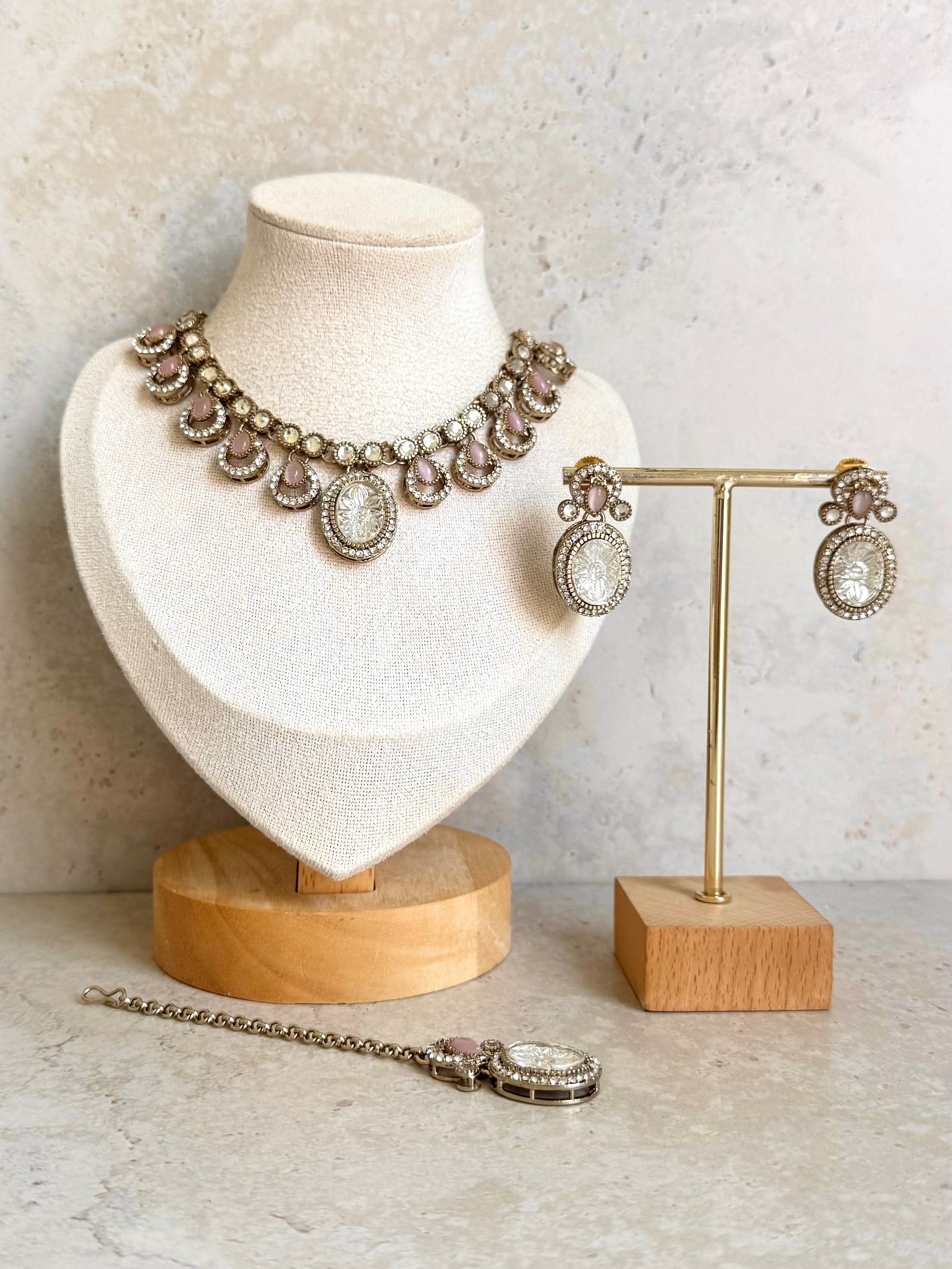 Sunidhi Necklace Set