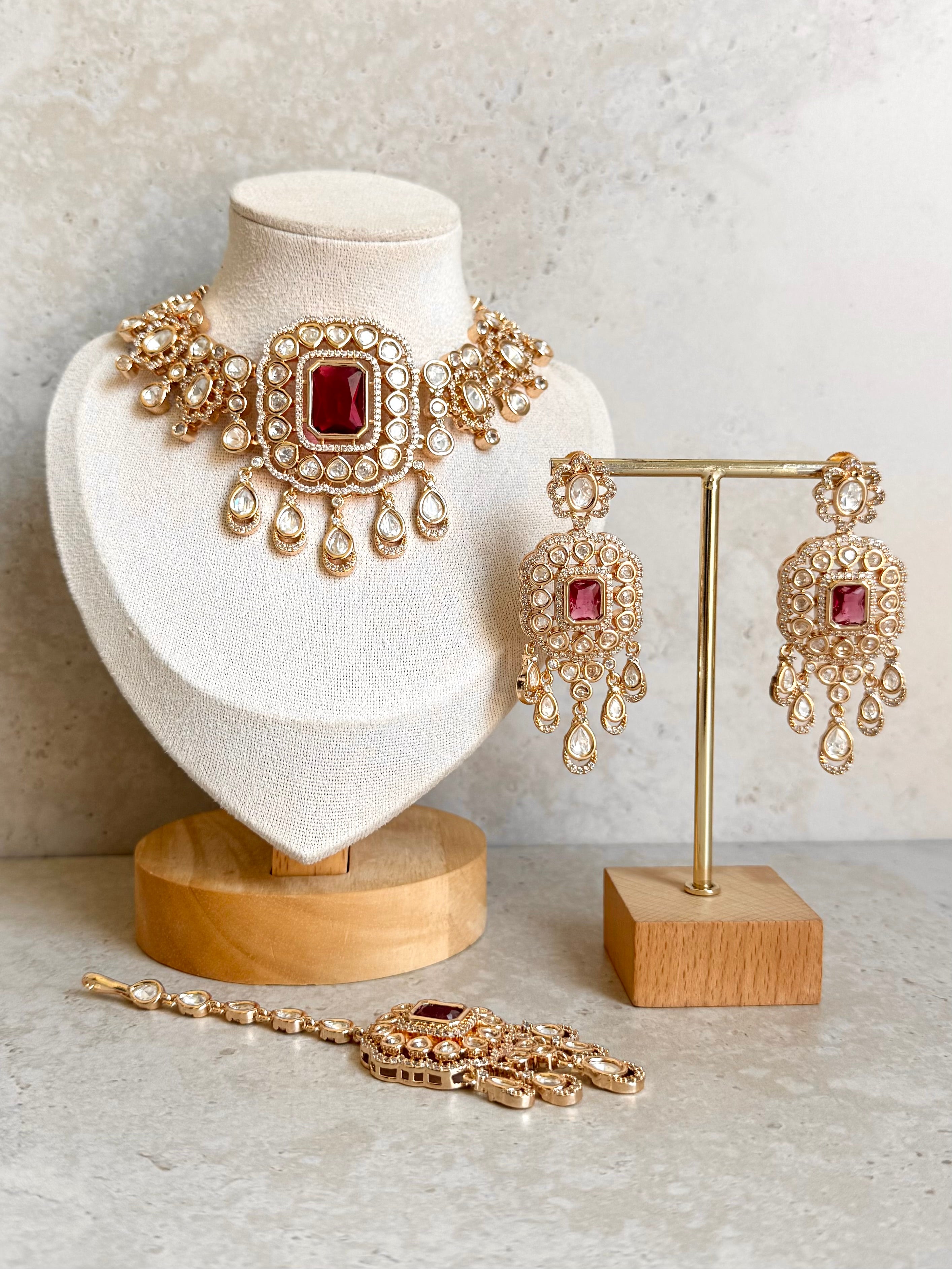 Sargun Necklace Set