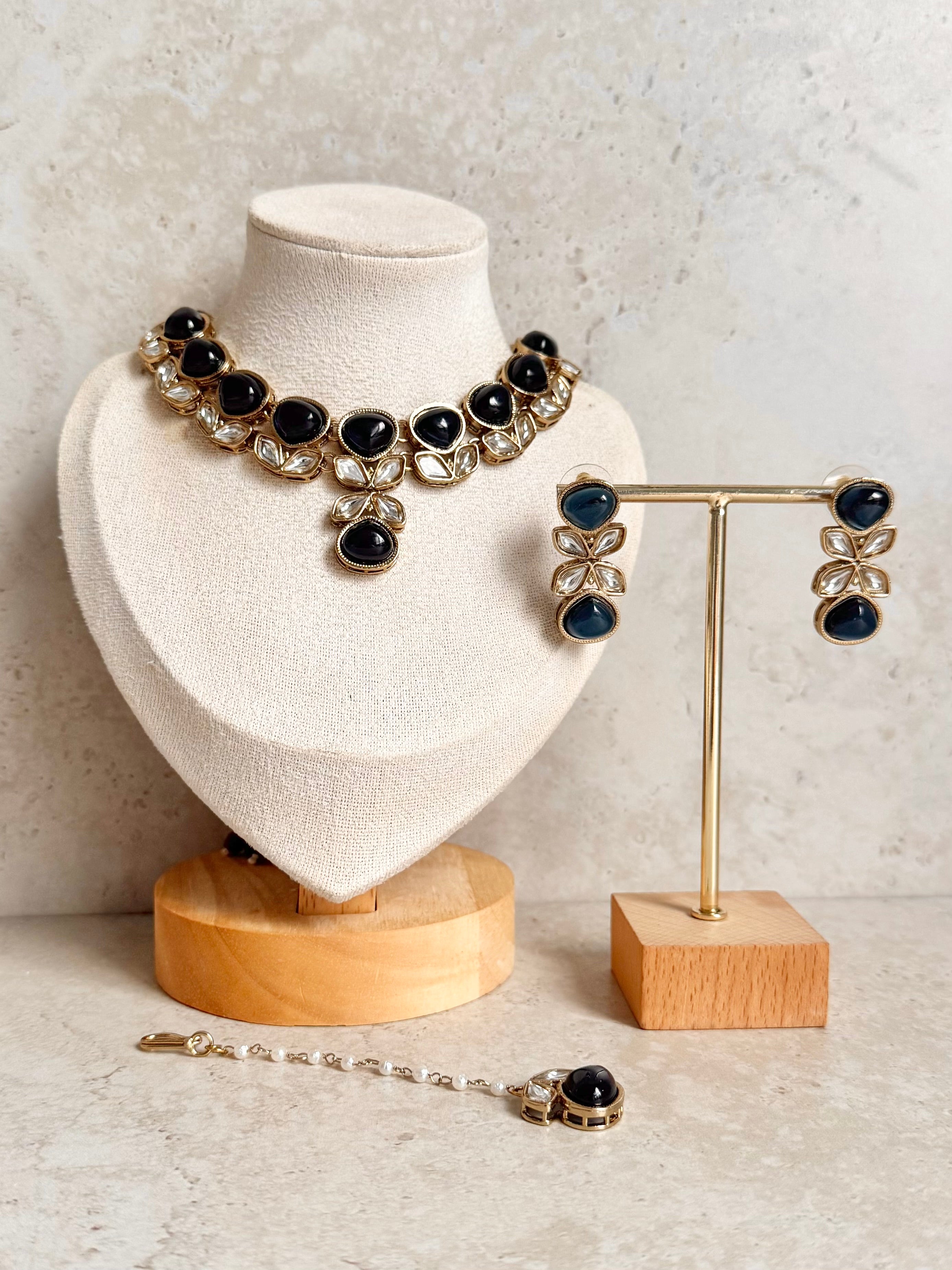 Parul Necklace Set