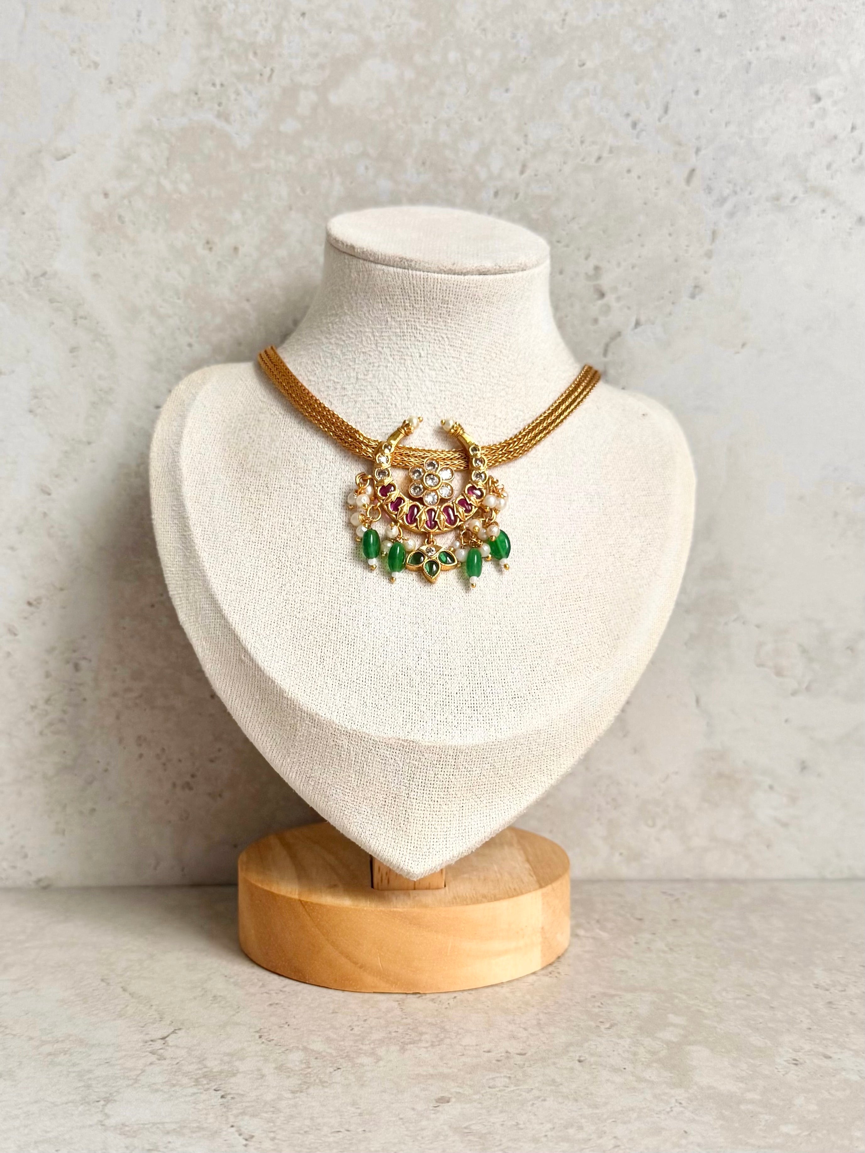 Geet Necklace Set