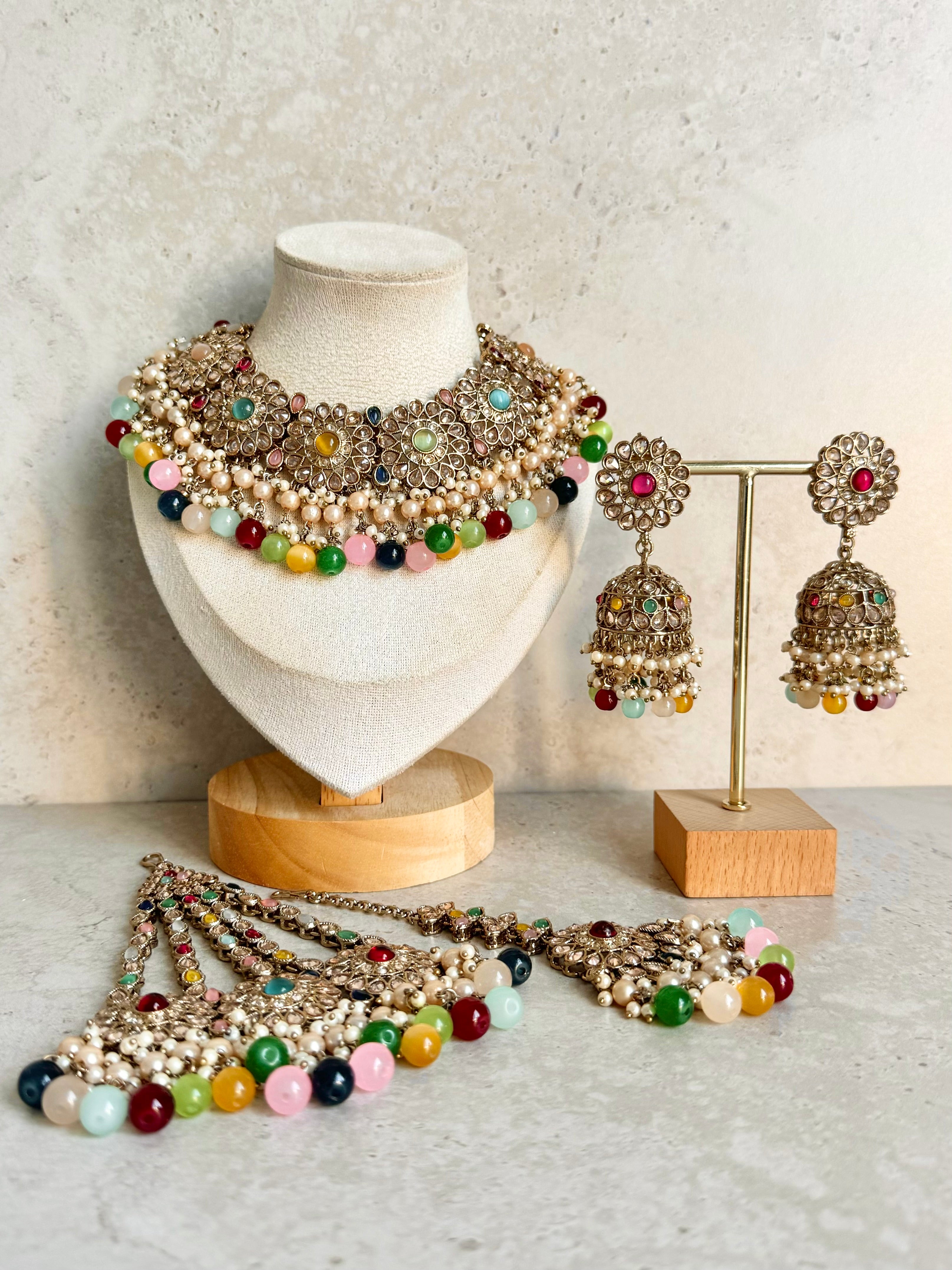 Aruhi Necklace Set