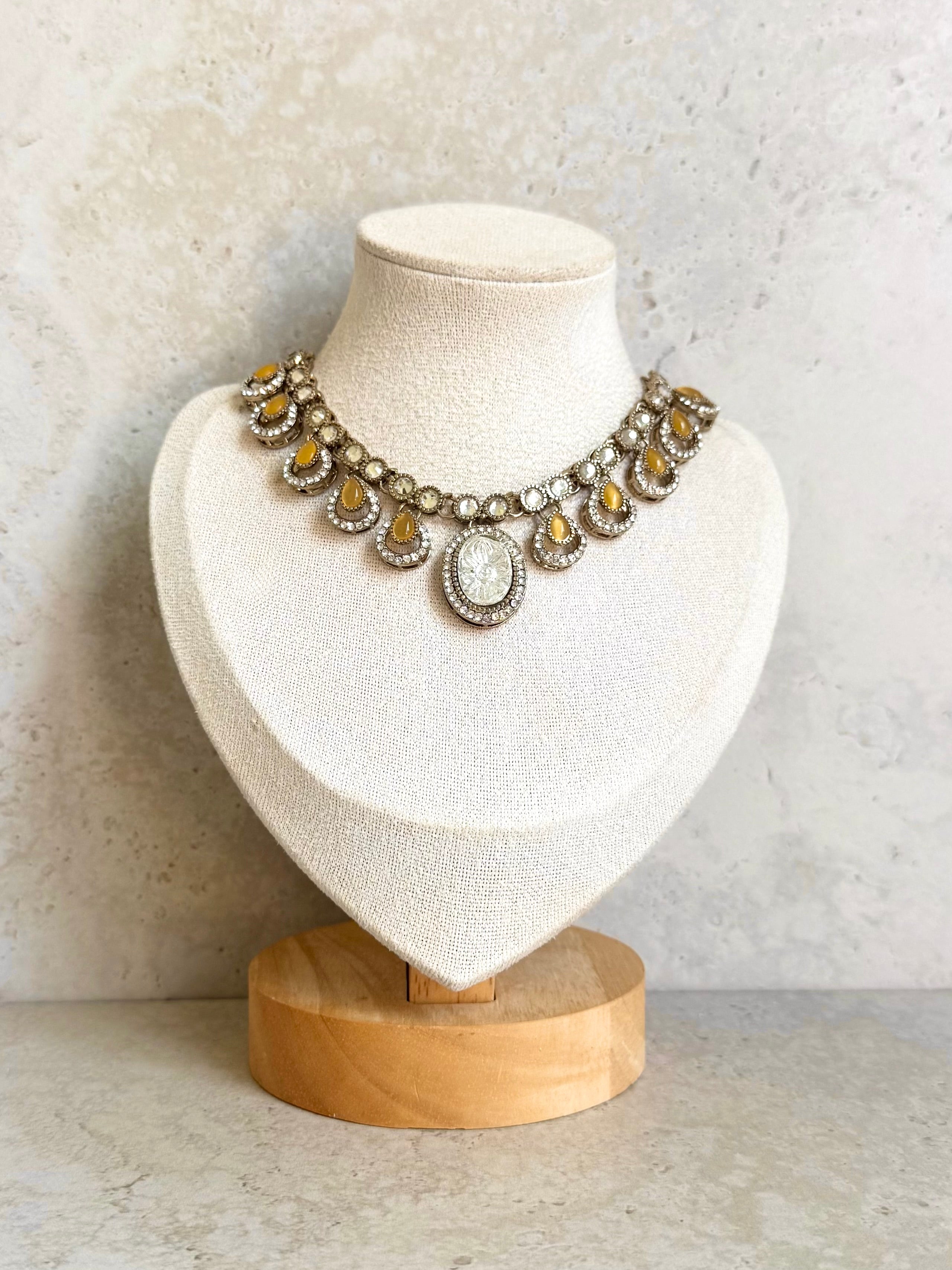 Sunidhi Necklace Set