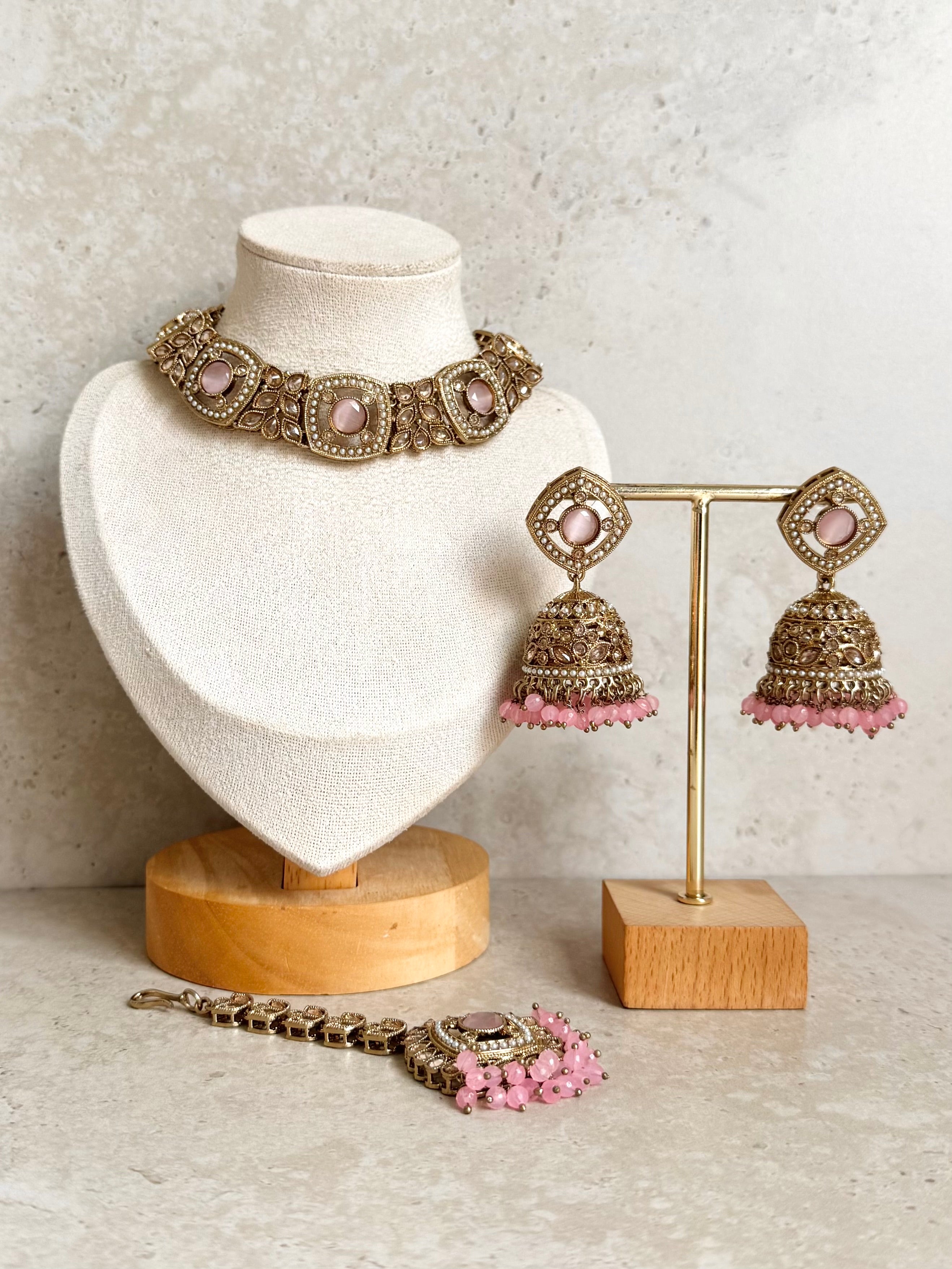 Ridhima Necklace Set