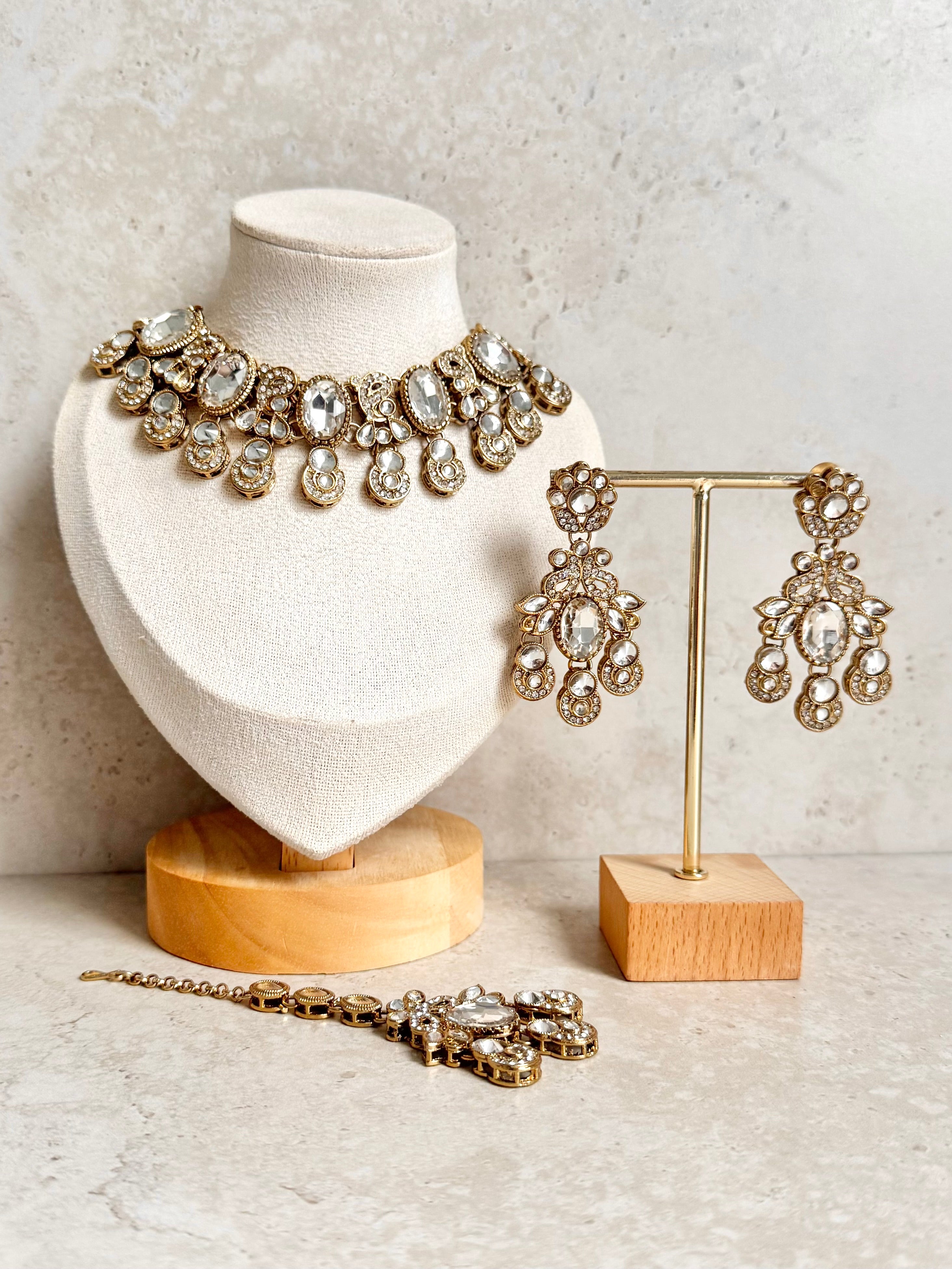 Parneet Necklace Set