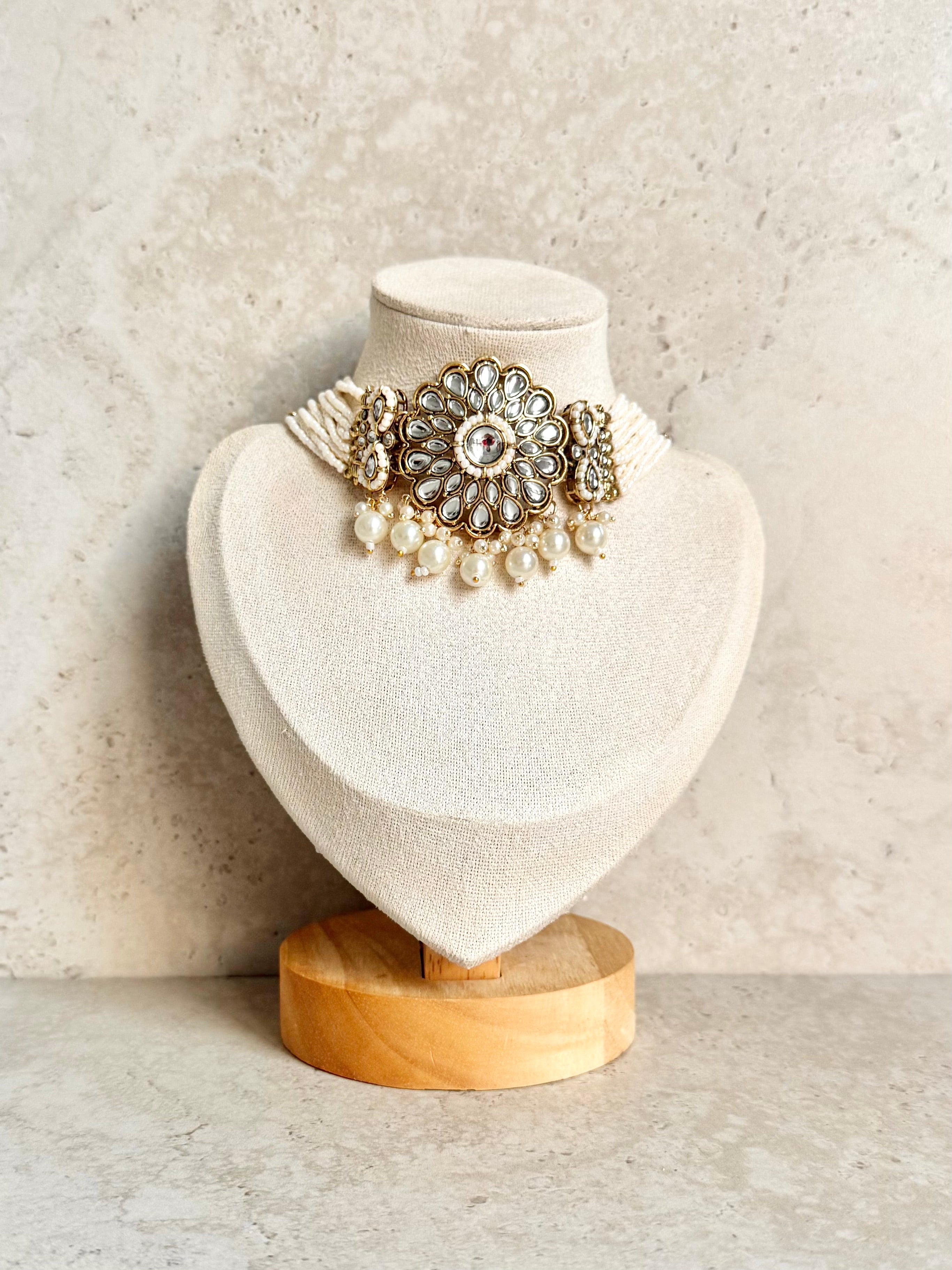 Eshani Necklace Set