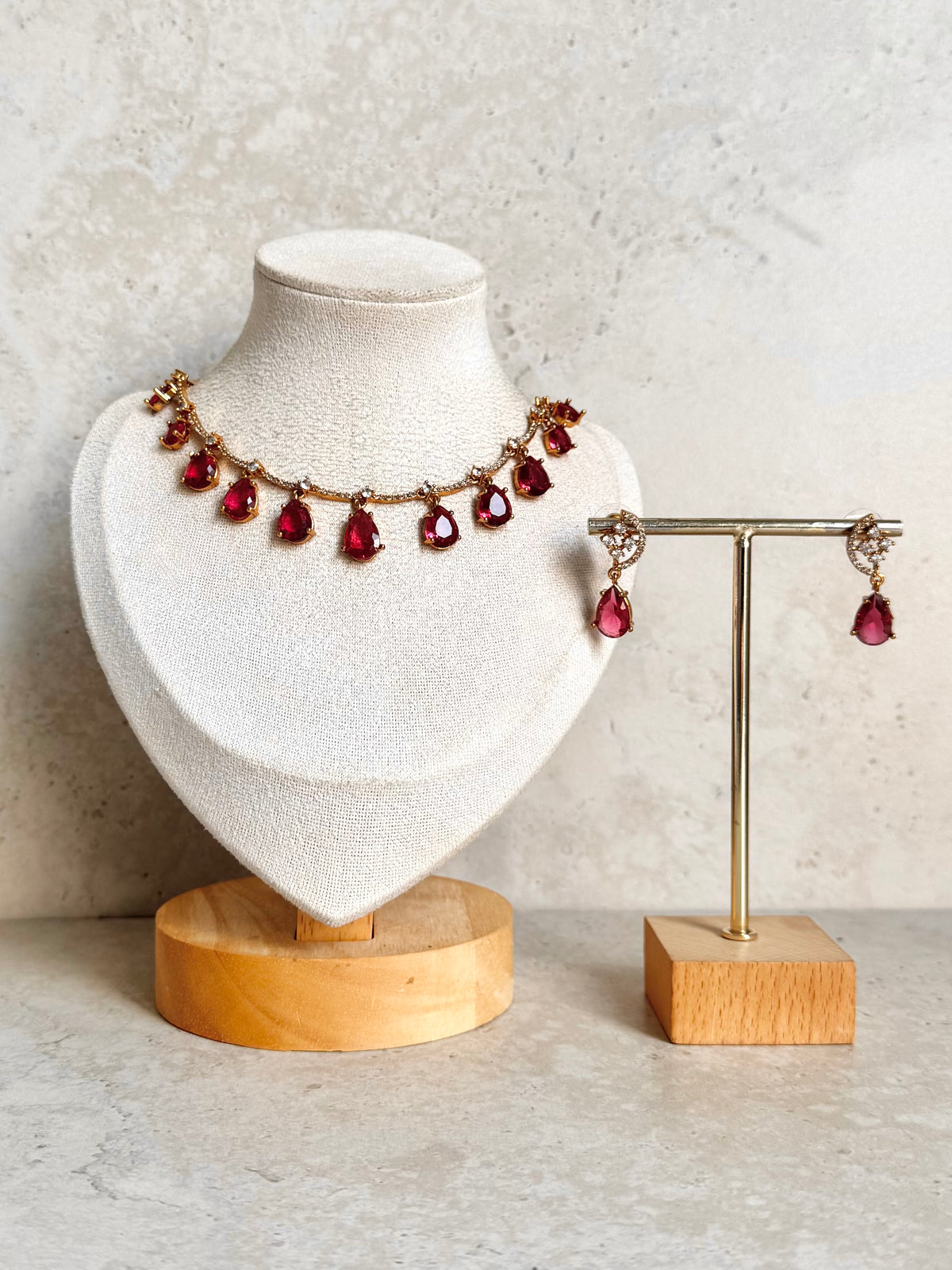 Sapna Necklace Set
