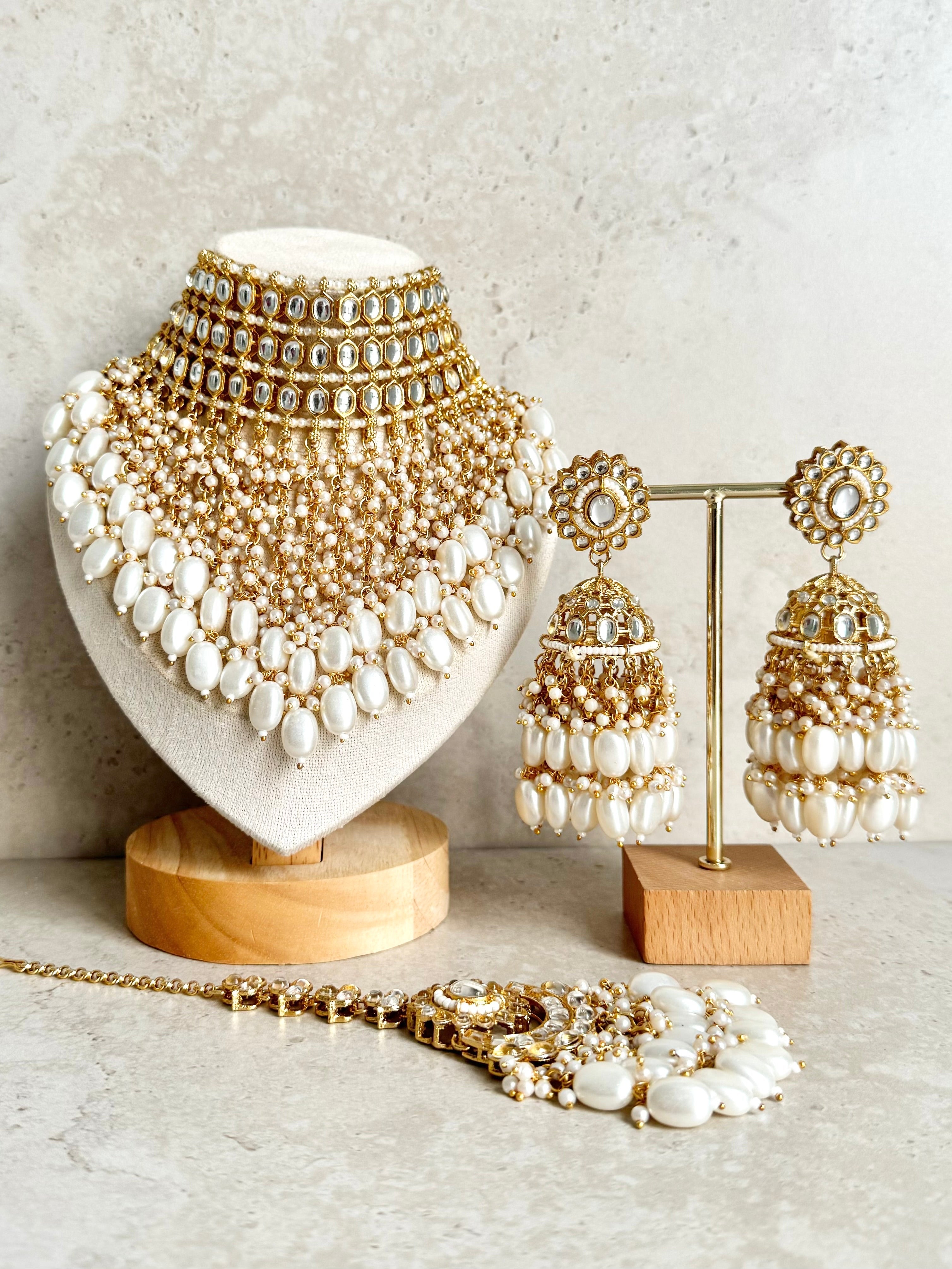 Sapna Necklace Set