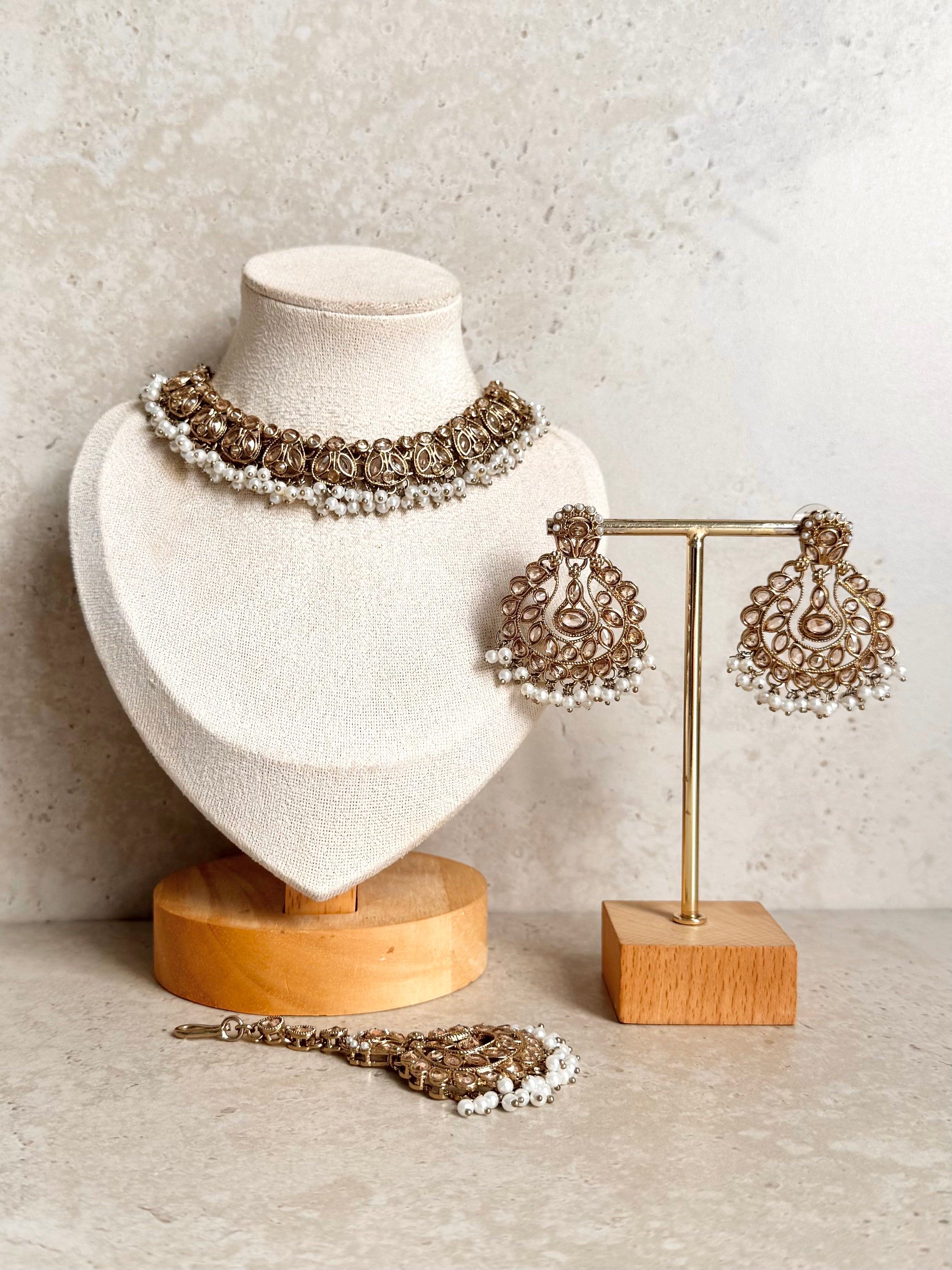 Siya Necklace Set