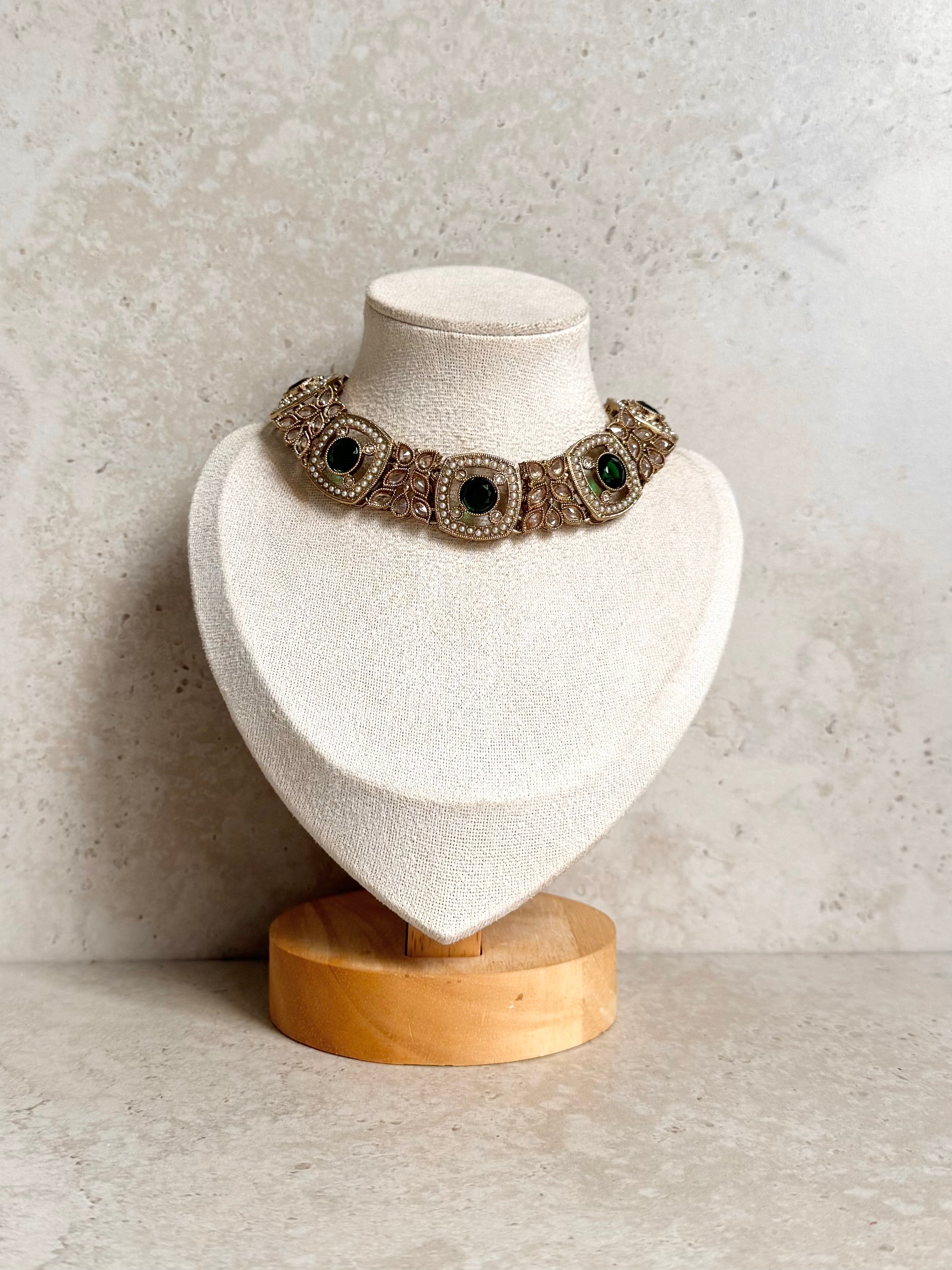 Ridhima Necklace Set