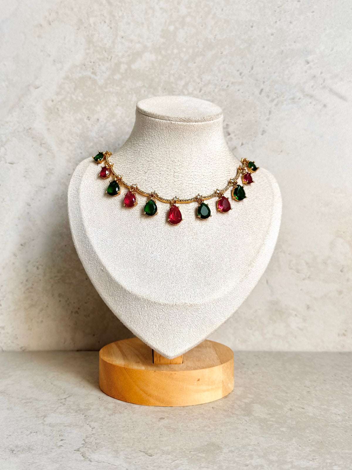 Sapna Necklace Set