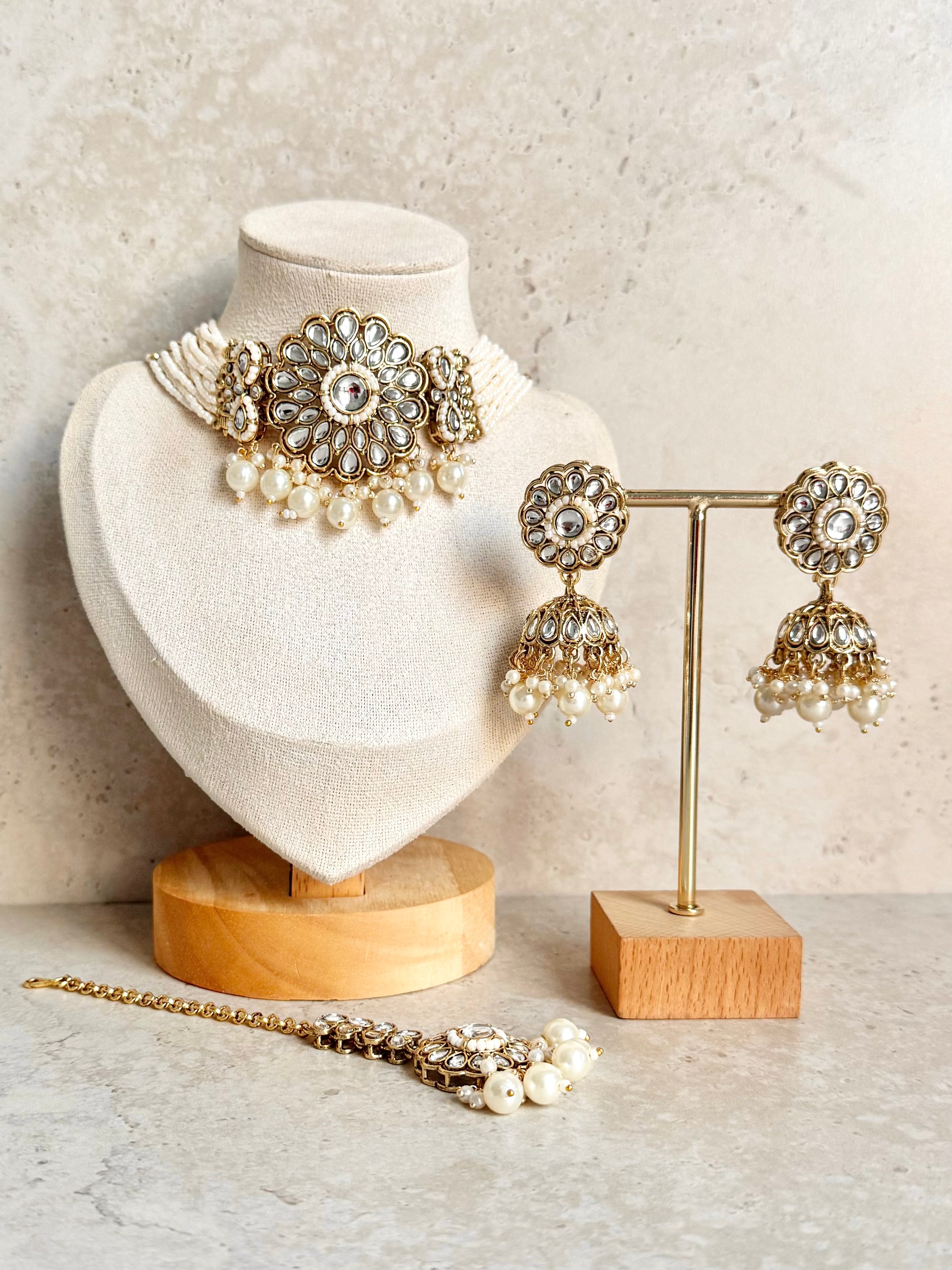 Eshani Necklace Set