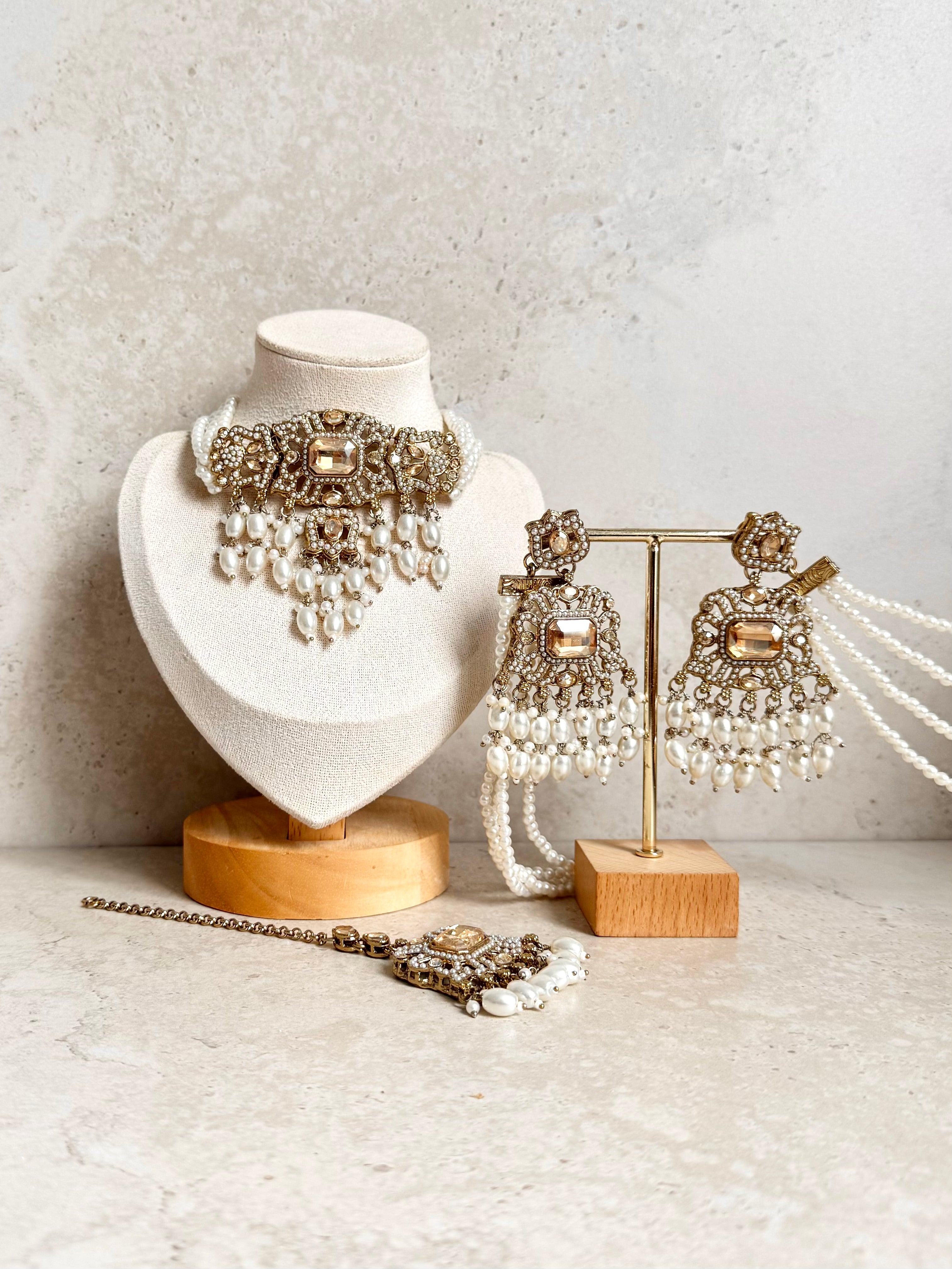 Himani Necklace Set