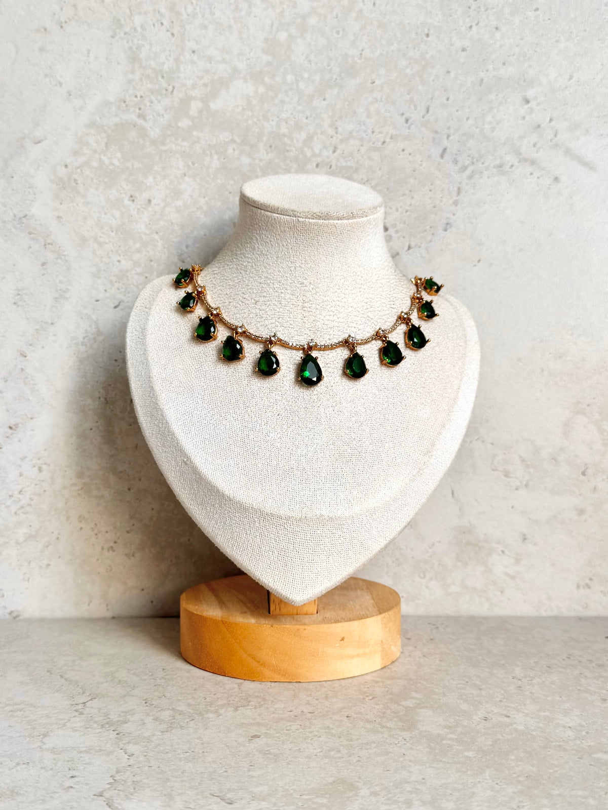 Sapna Necklace Set