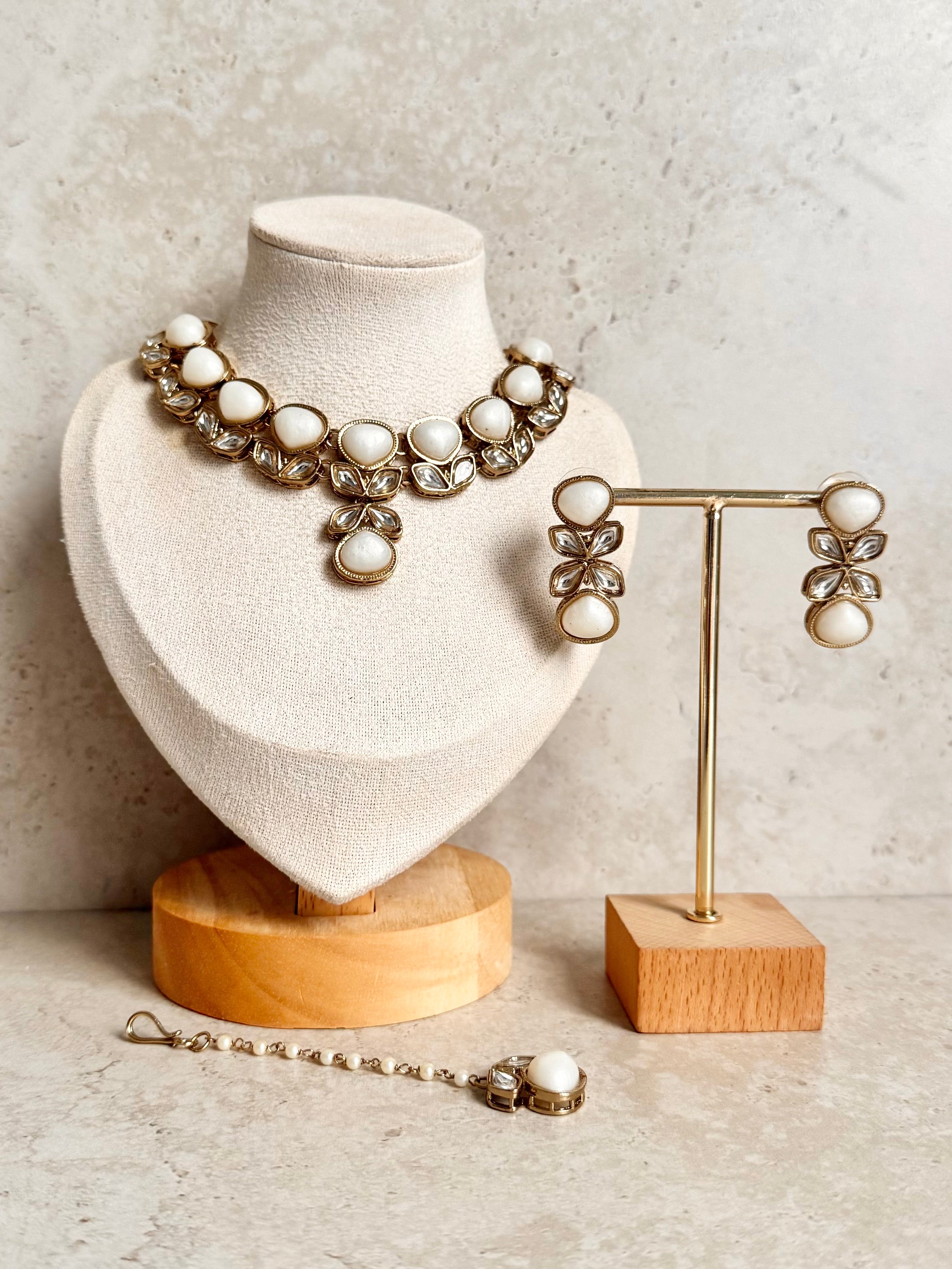 Parul Necklace Set