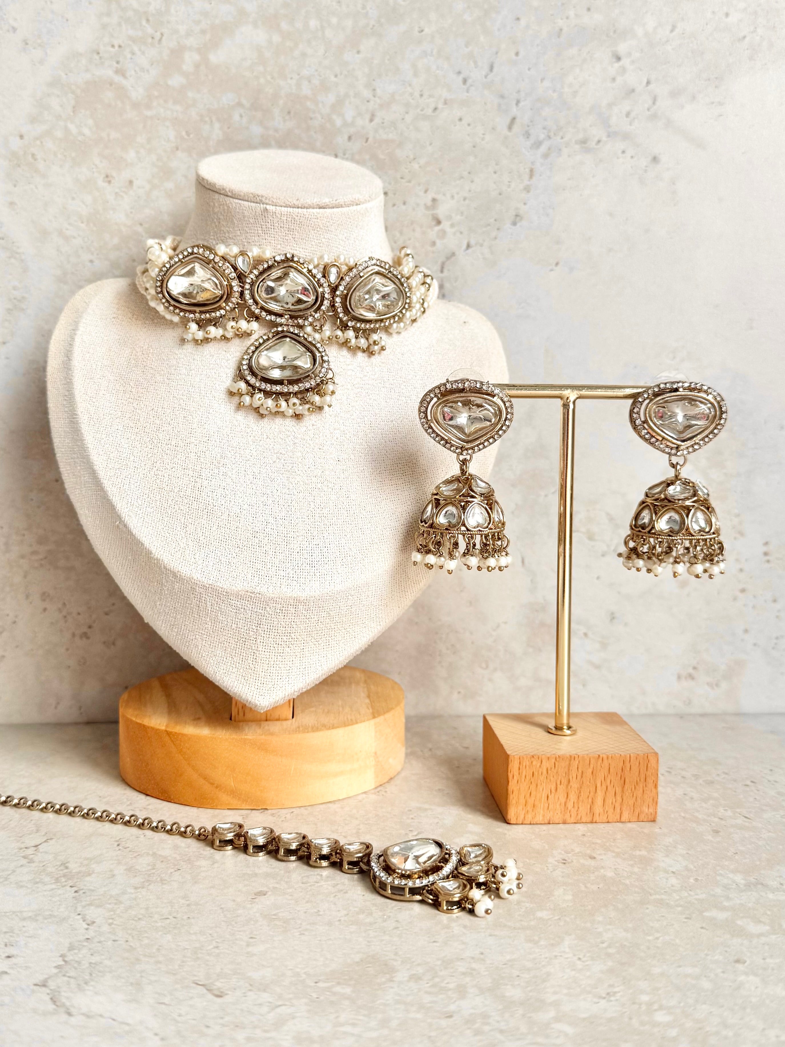 Surbhi Necklace Set