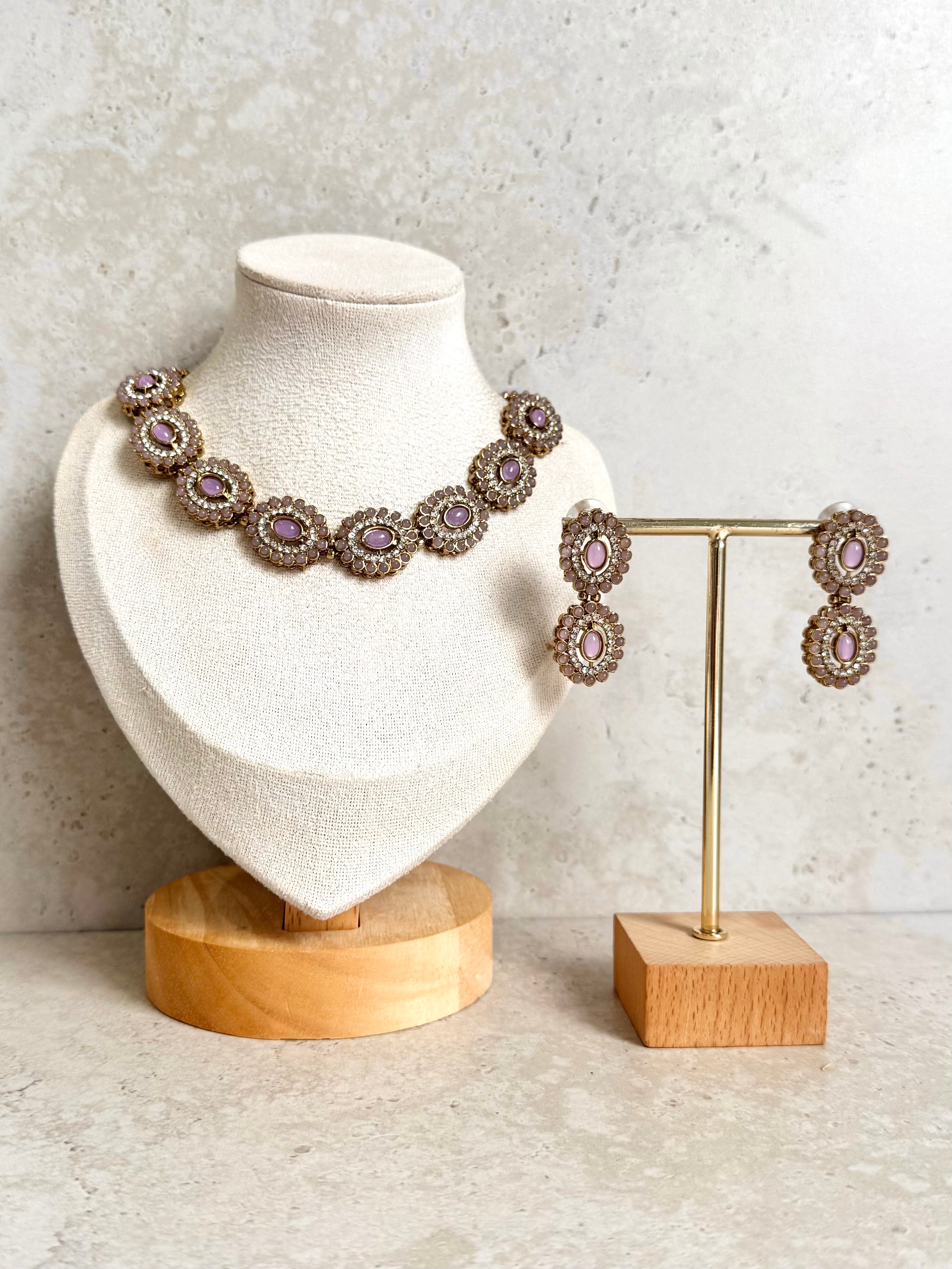Preet Necklace Set