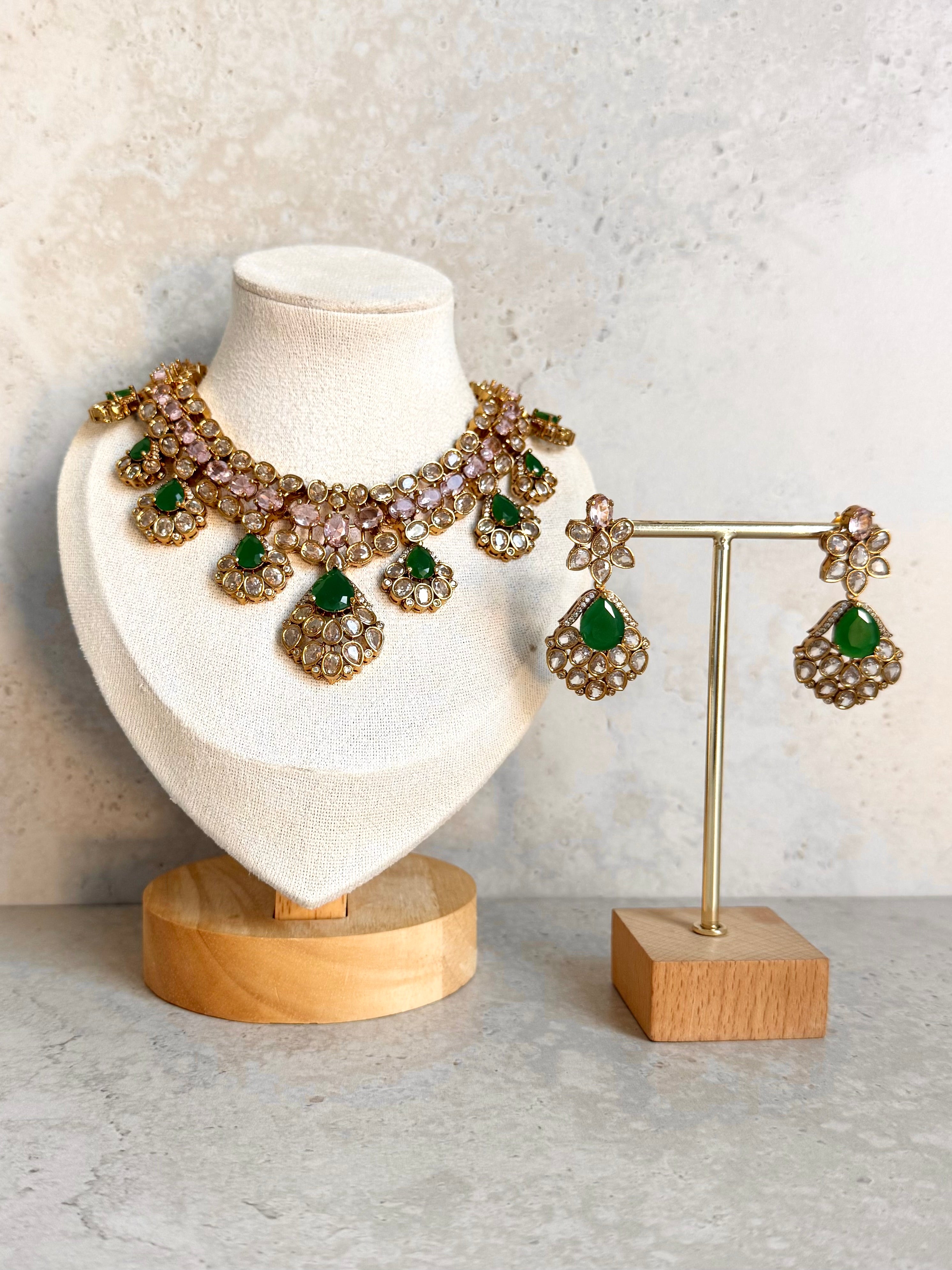 Anfia Necklace Set